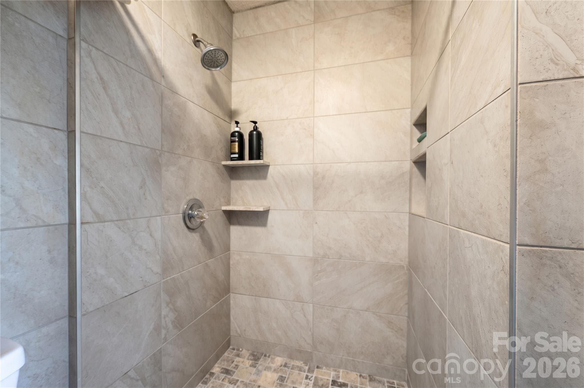 Primary Bath - 10 Old Turnpike Road, Mills River