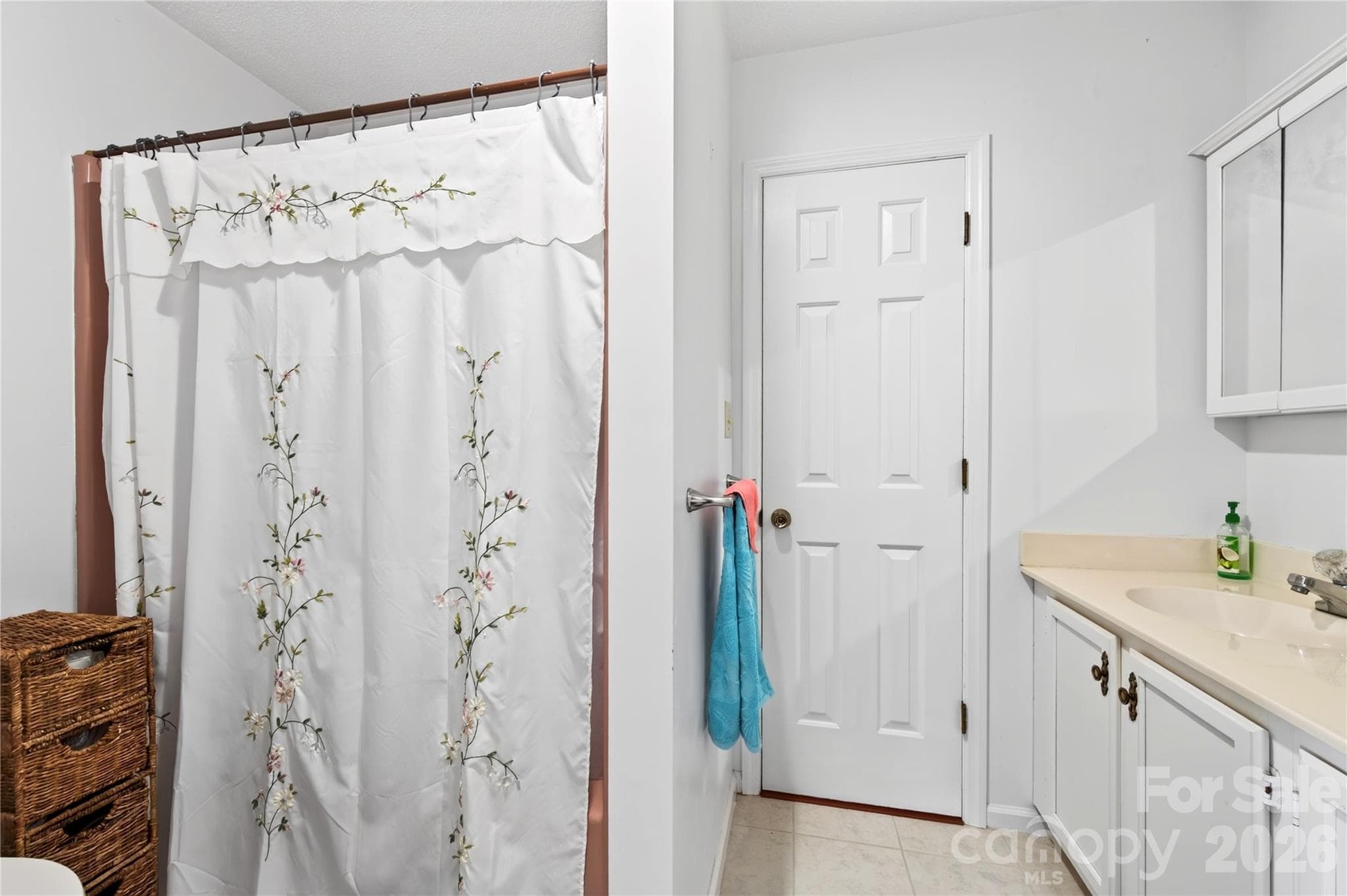Full Bath - 10 Old Turnpike Road, Mills River