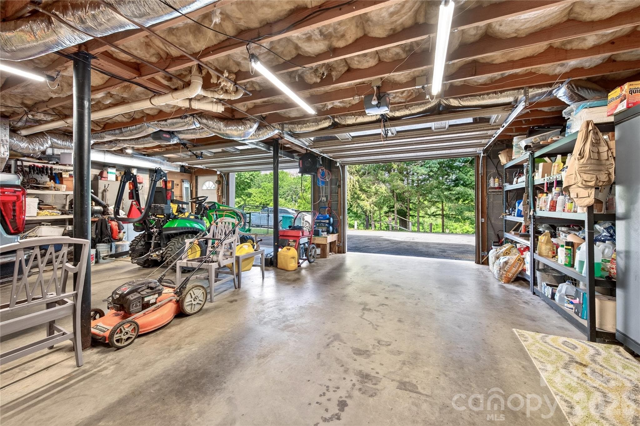 Garage - 10 Old Turnpike Road, Mills River