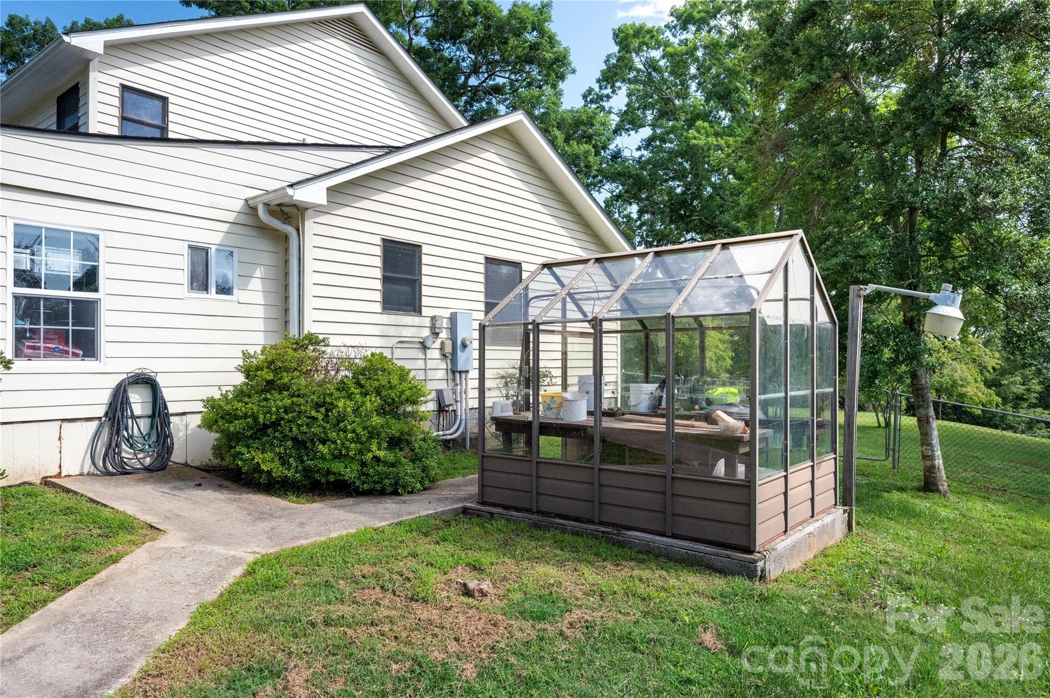 Greenhouse - 10 Old Turnpike Road, Mills River