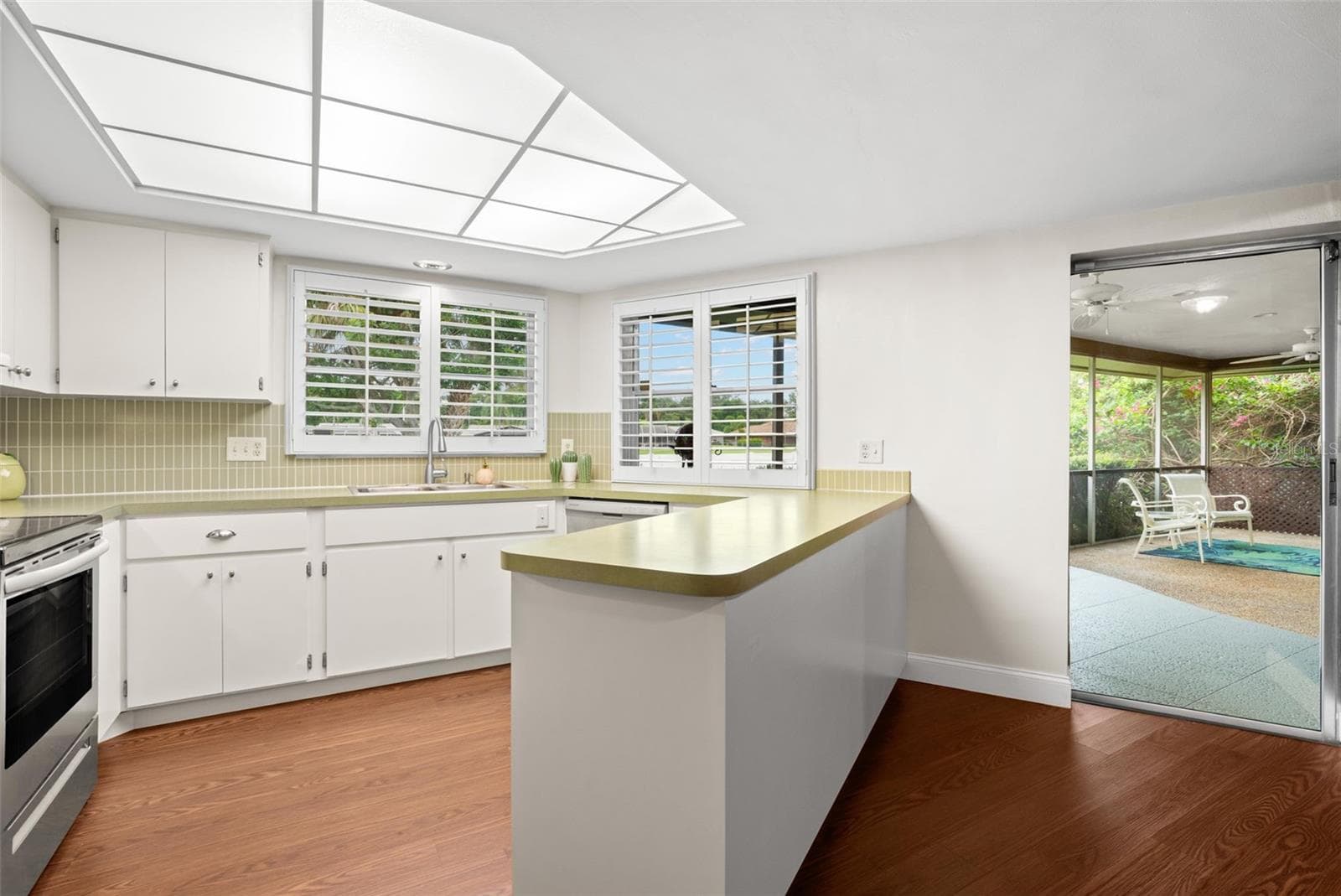 Kitchen - pass through window and slider to lanai - 6729 TEQUESTA DR, SEMINOLE