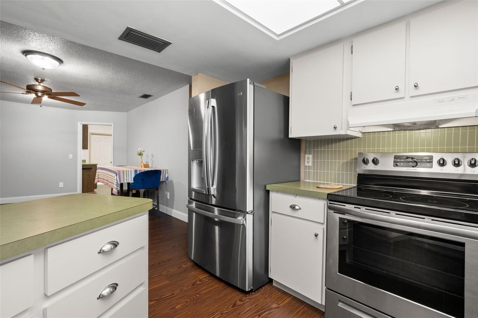 Kitchen, bonus family room - 6729 TEQUESTA DR, SEMINOLE