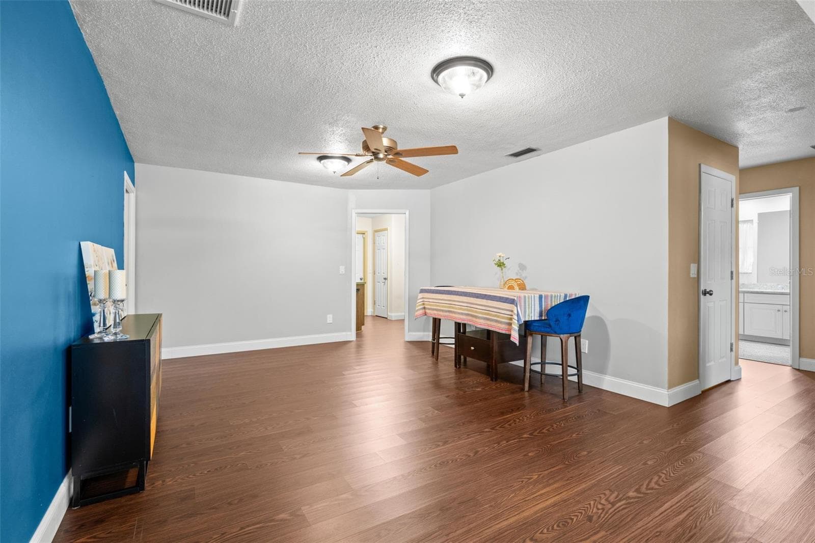 Bonus family room and walk-in pantry - 6729 TEQUESTA DR, SEMINOLE