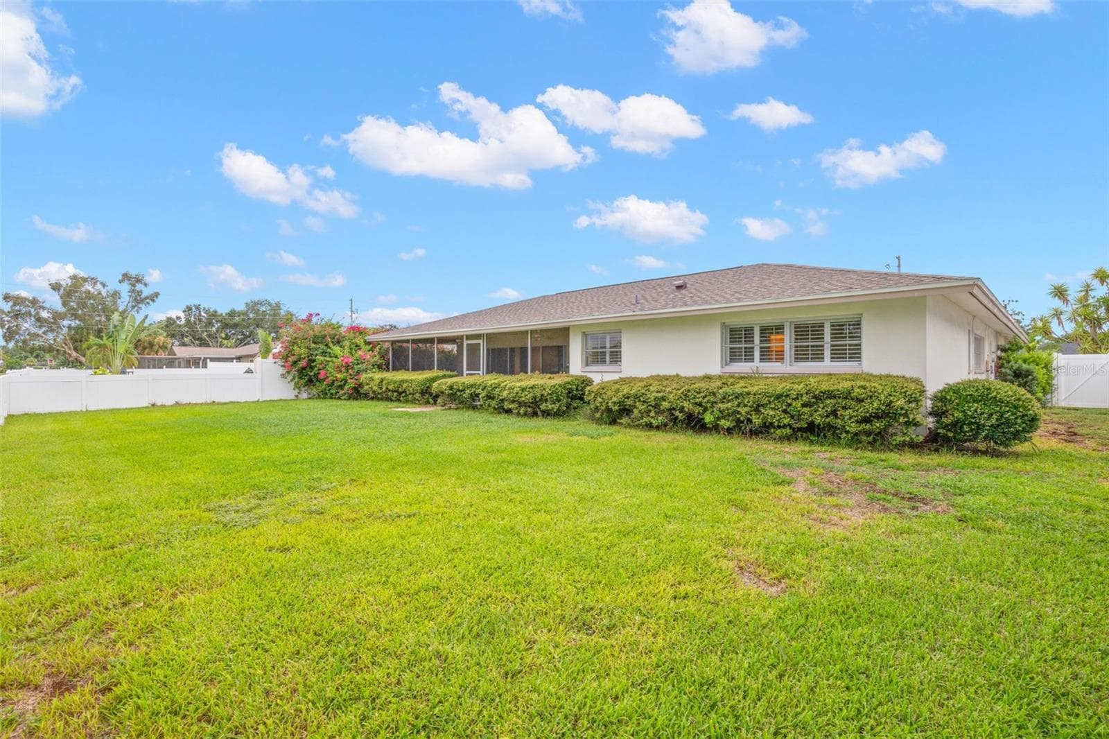 Fully fenced backyard, plenty of room for pool - 6729 TEQUESTA DR, SEMINOLE