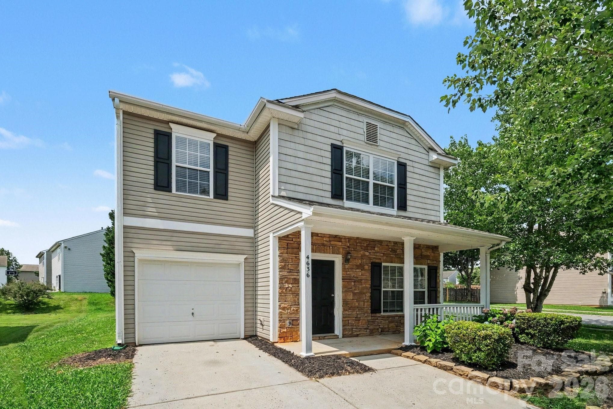 Single Family Residence at 4636 Meadowfield Road, Charlotte, photo 2 of 29