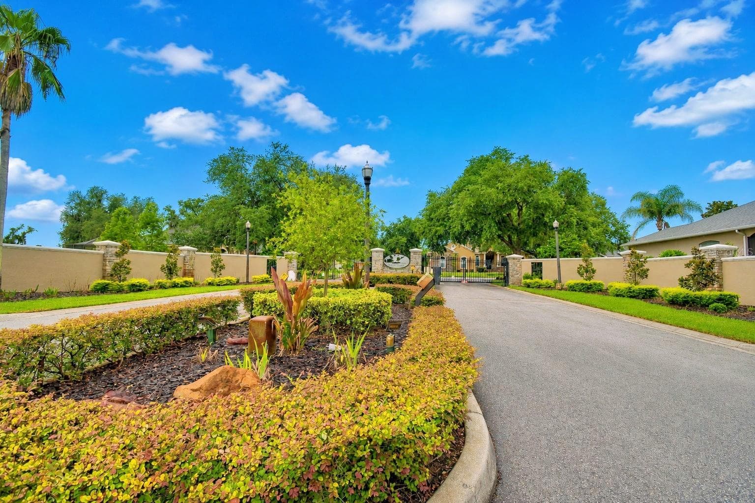 Community Entrance - 5516 BLACK HAWK LN, LAKELAND