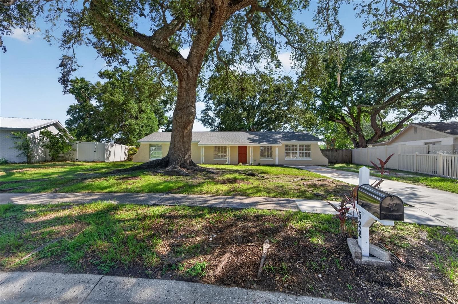 Single Family Residence at 522 HIGHVIEW CIR N, BRANDON, photo 2 of 66