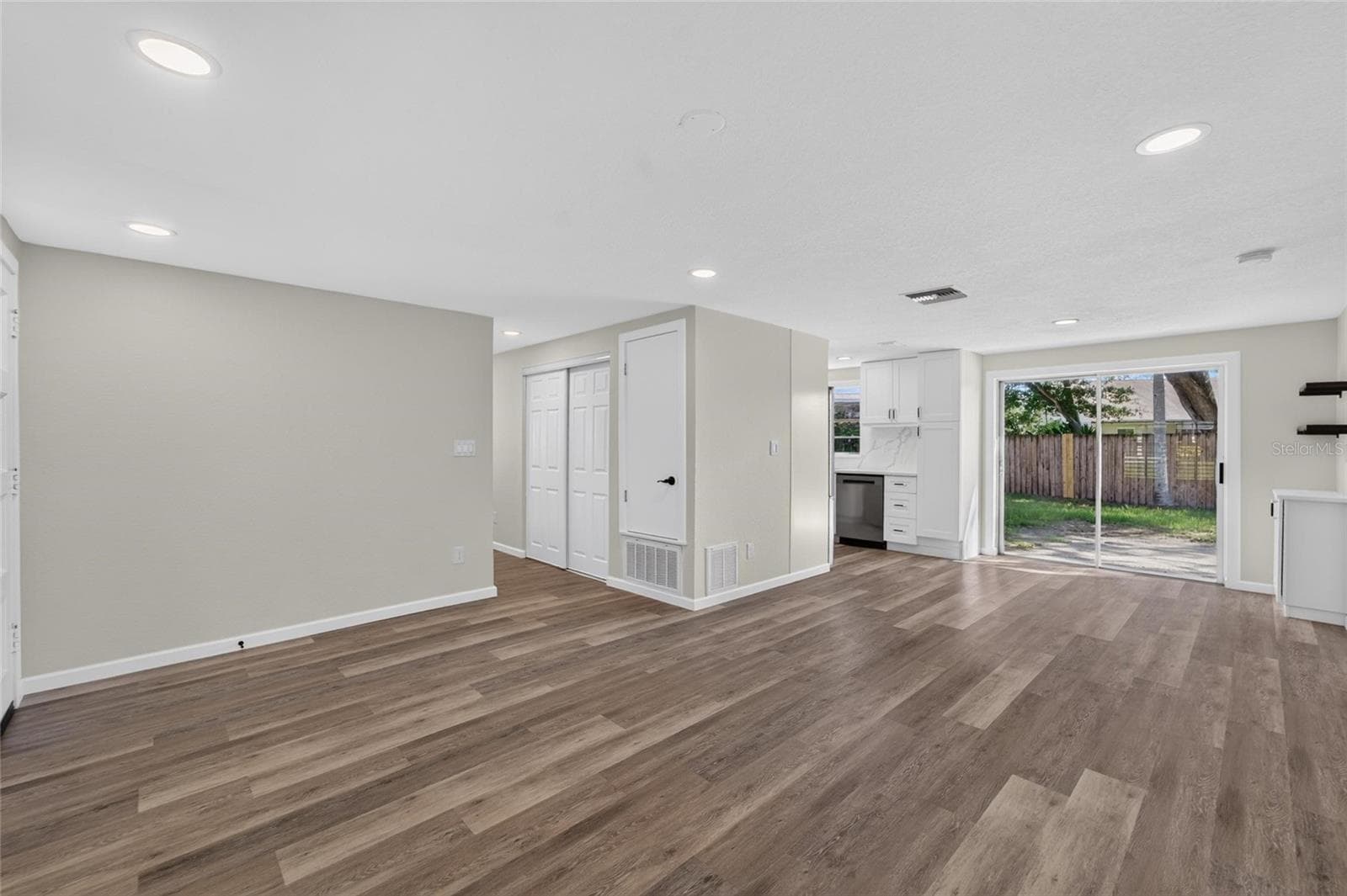 Single Family Residence at 522 HIGHVIEW CIR N, BRANDON, photo 24 of 66