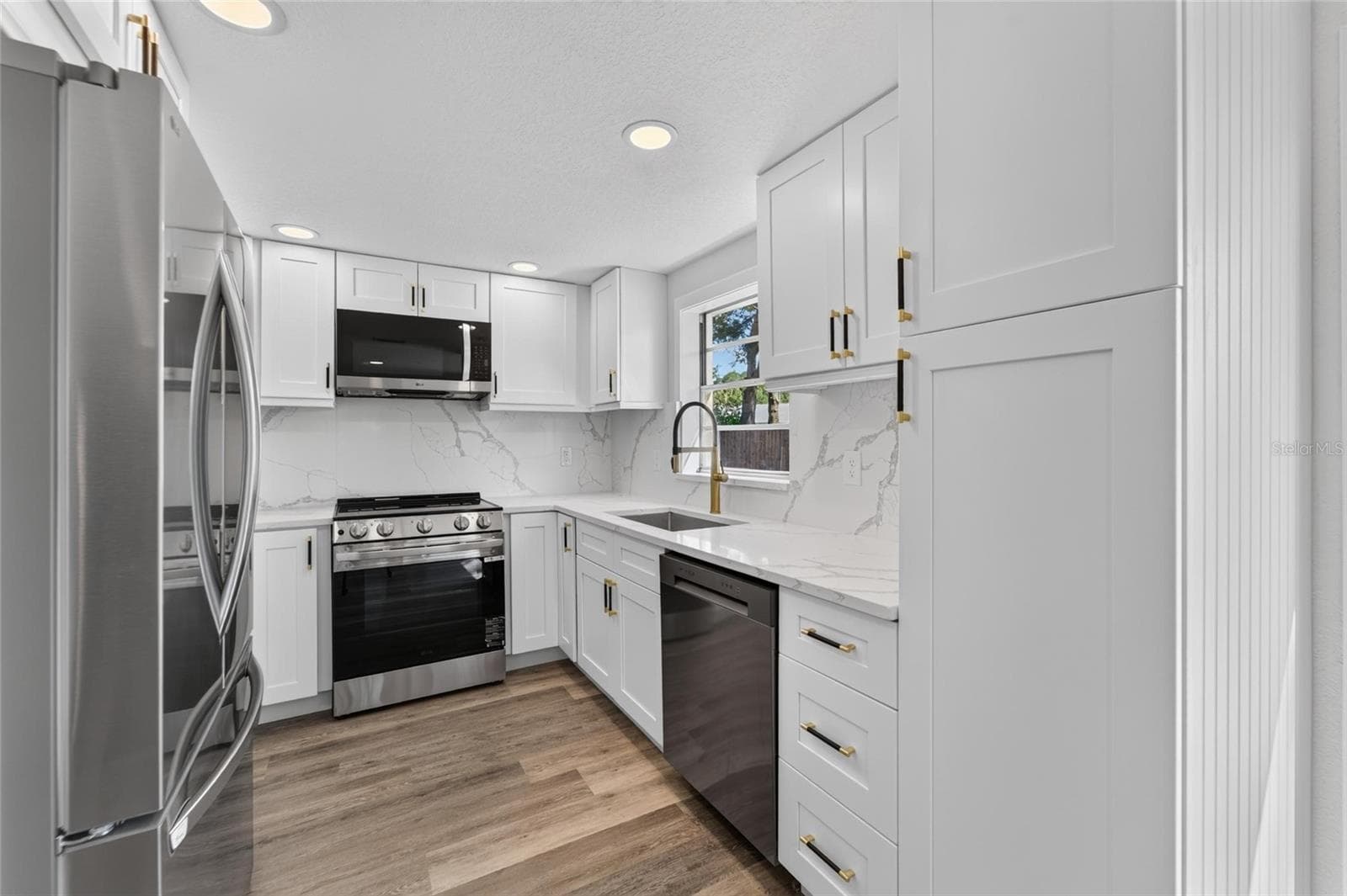 Single Family Residence at 522 HIGHVIEW CIR N, BRANDON, photo 30 of 66
