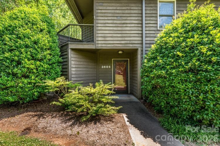 Condominium at Charlotte, photo 2 of 28