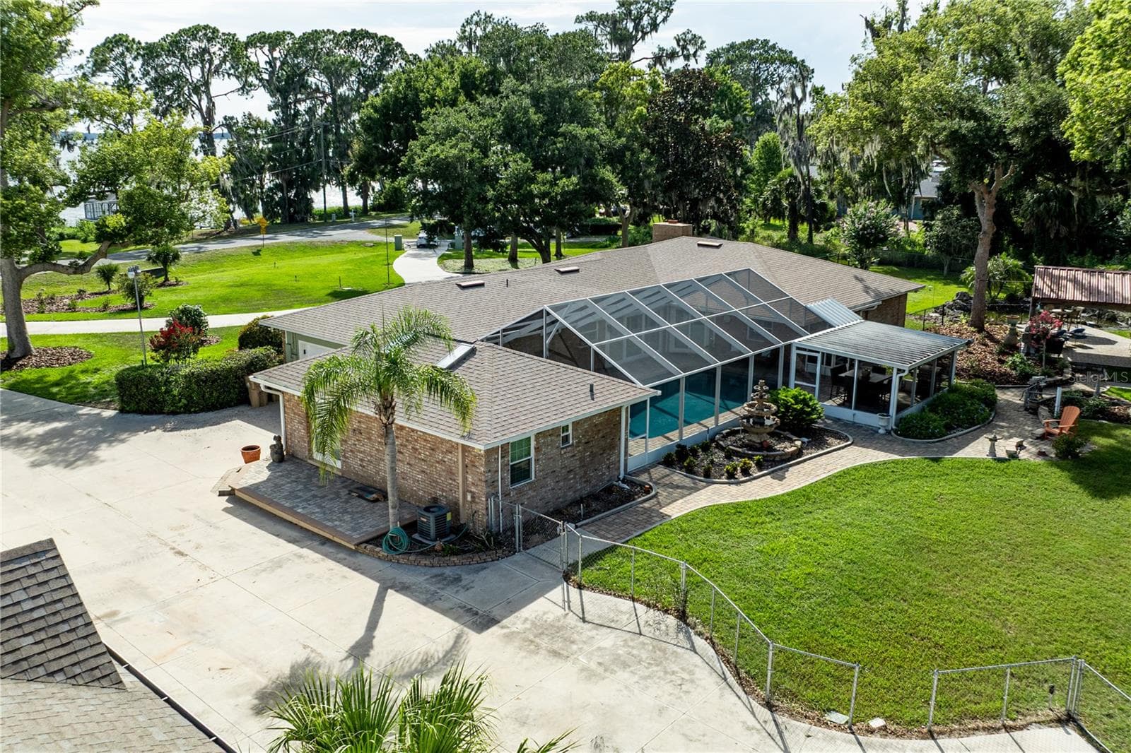 Single Family Residence at 32834 LAKESHORE DR, TAVARES, photo 5 of 86