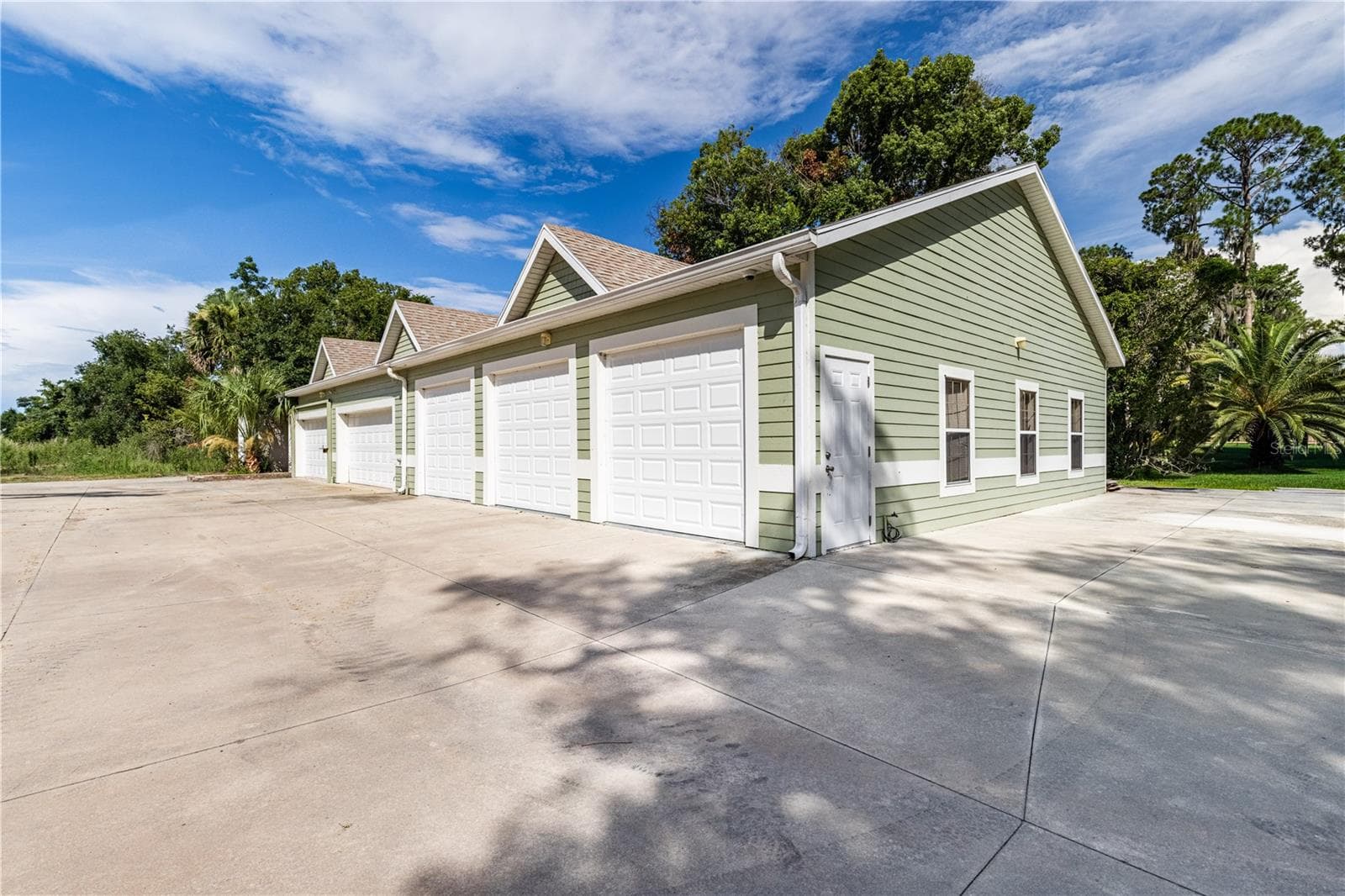 Single Family Residence at 32834 LAKESHORE DR, TAVARES, photo 15 of 86