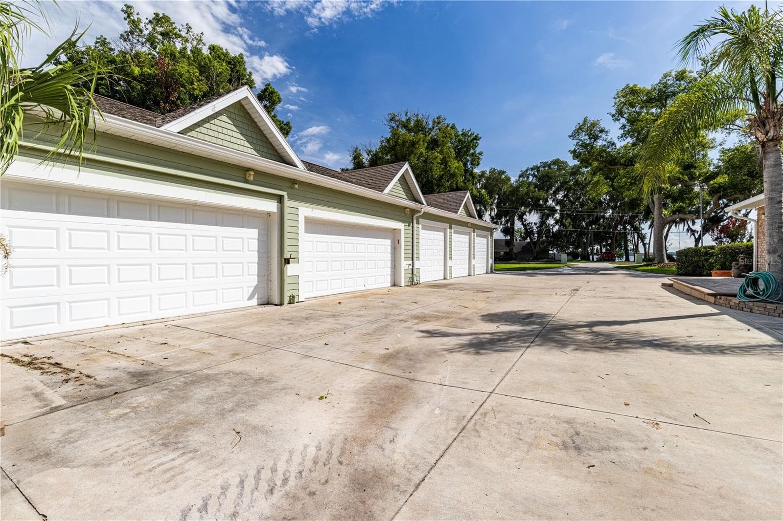 Single Family Residence at 32834 LAKESHORE DR, TAVARES, photo 16 of 86