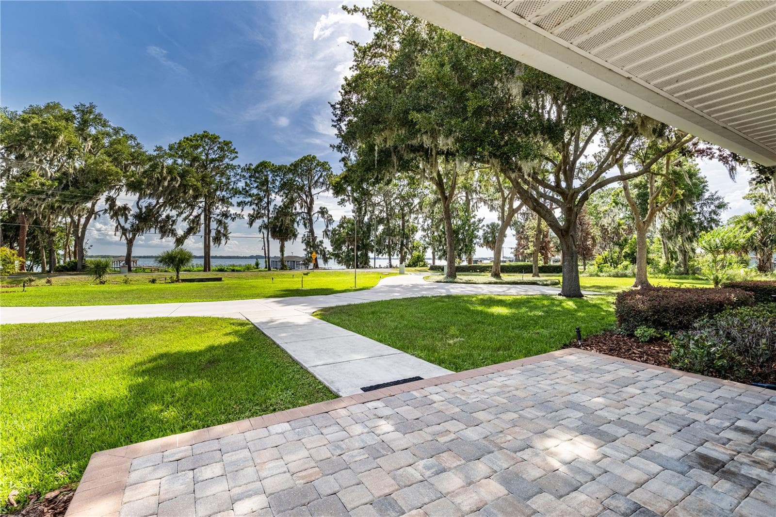 Single Family Residence at 32834 LAKESHORE DR, TAVARES, photo 17 of 86