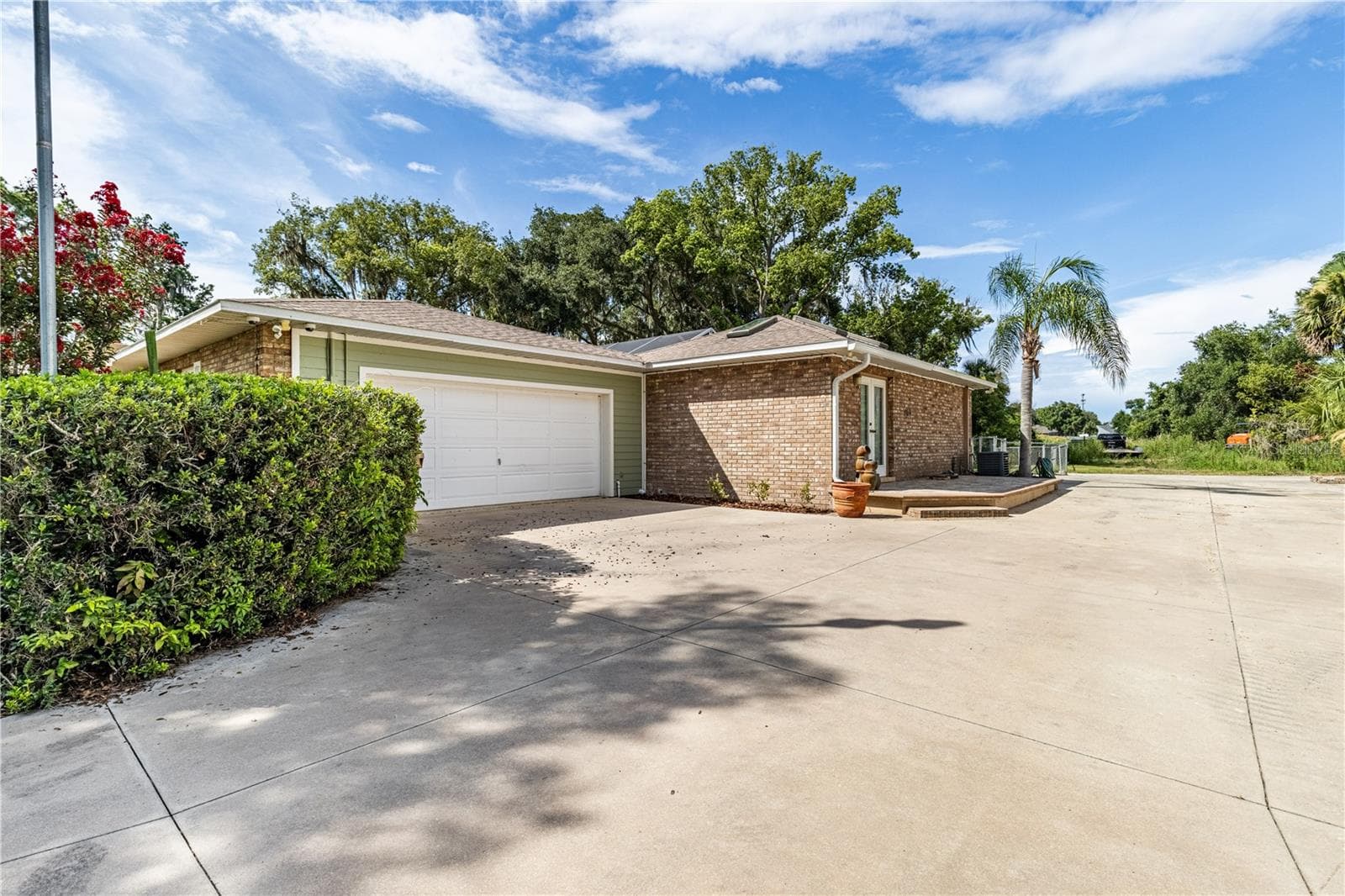 Single Family Residence at 32834 LAKESHORE DR, TAVARES, photo 32 of 86