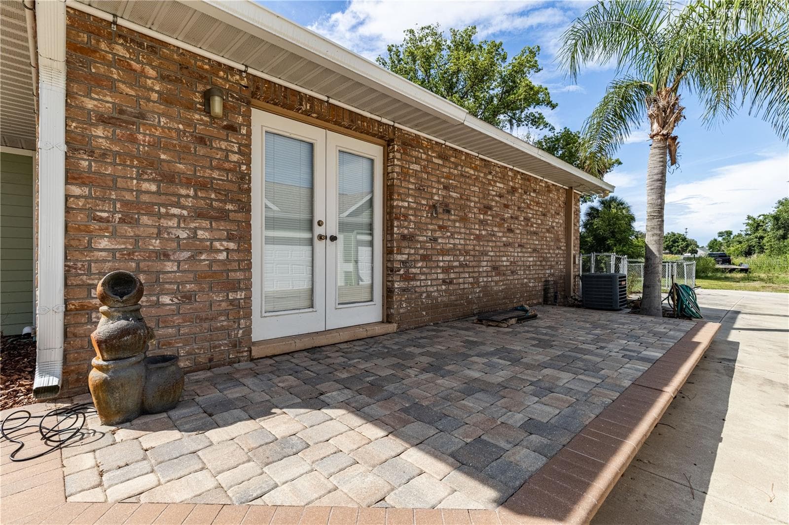 Cabana entry - 32834 LAKESHORE DR, TAVARES