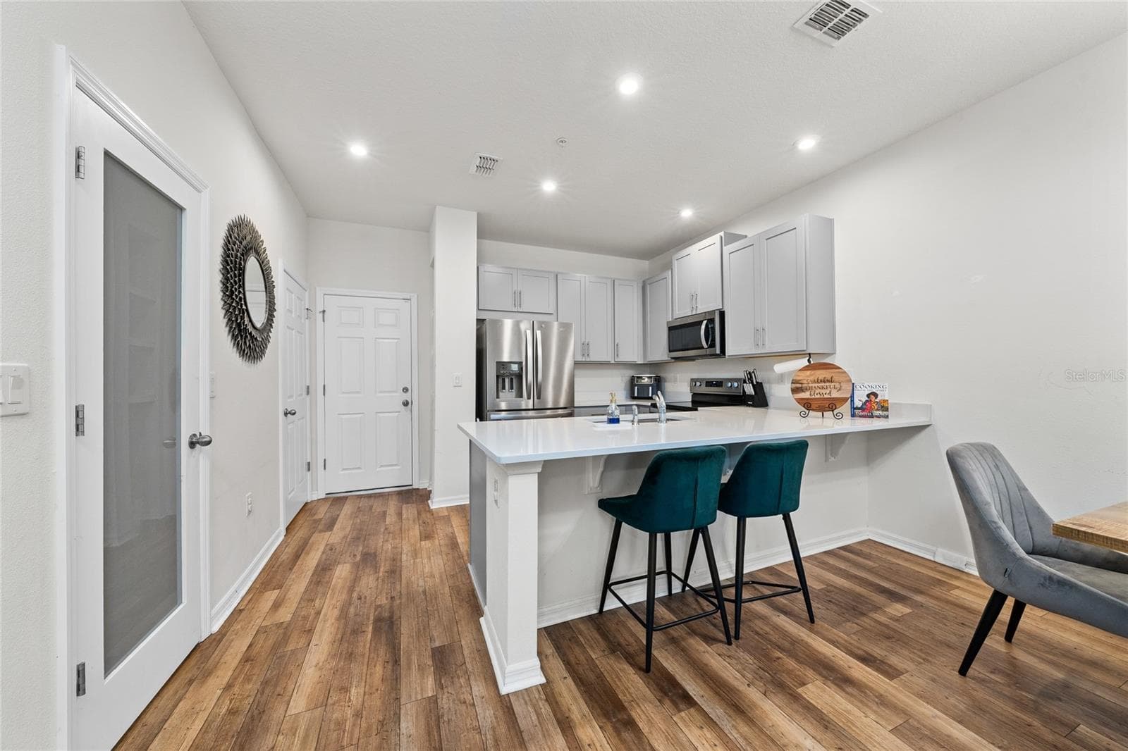 Townhouse at 10239 HIGHLINE CREST ST, ORLANDO, photo 5 of 37