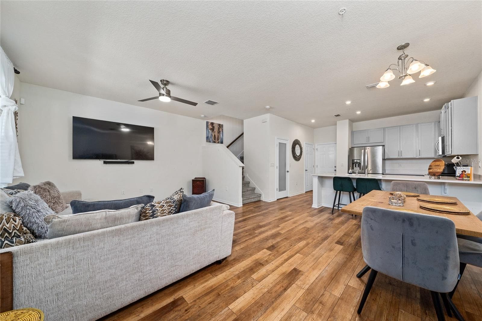 Townhouse at 10239 HIGHLINE CREST ST, ORLANDO, photo 6 of 37