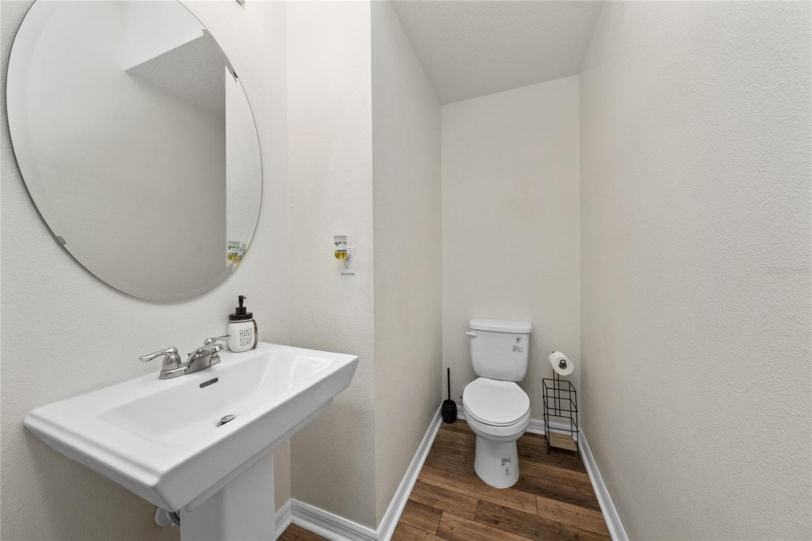 Townhouse at 10239 HIGHLINE CREST ST, ORLANDO, photo 12 of 37