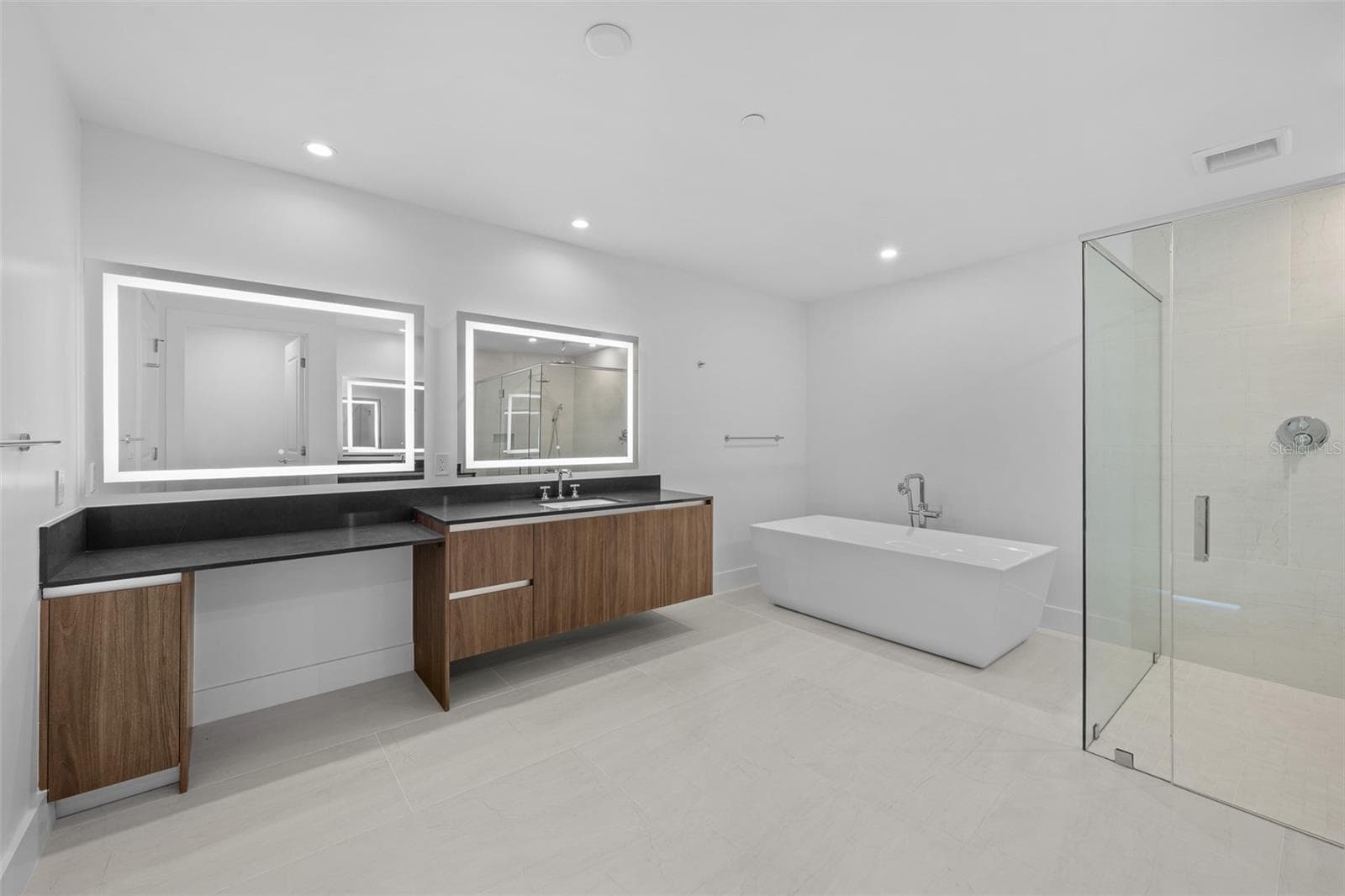 Primary Bathroom - 5713 BOWEN DANIEL DR. #1506, TAMPA