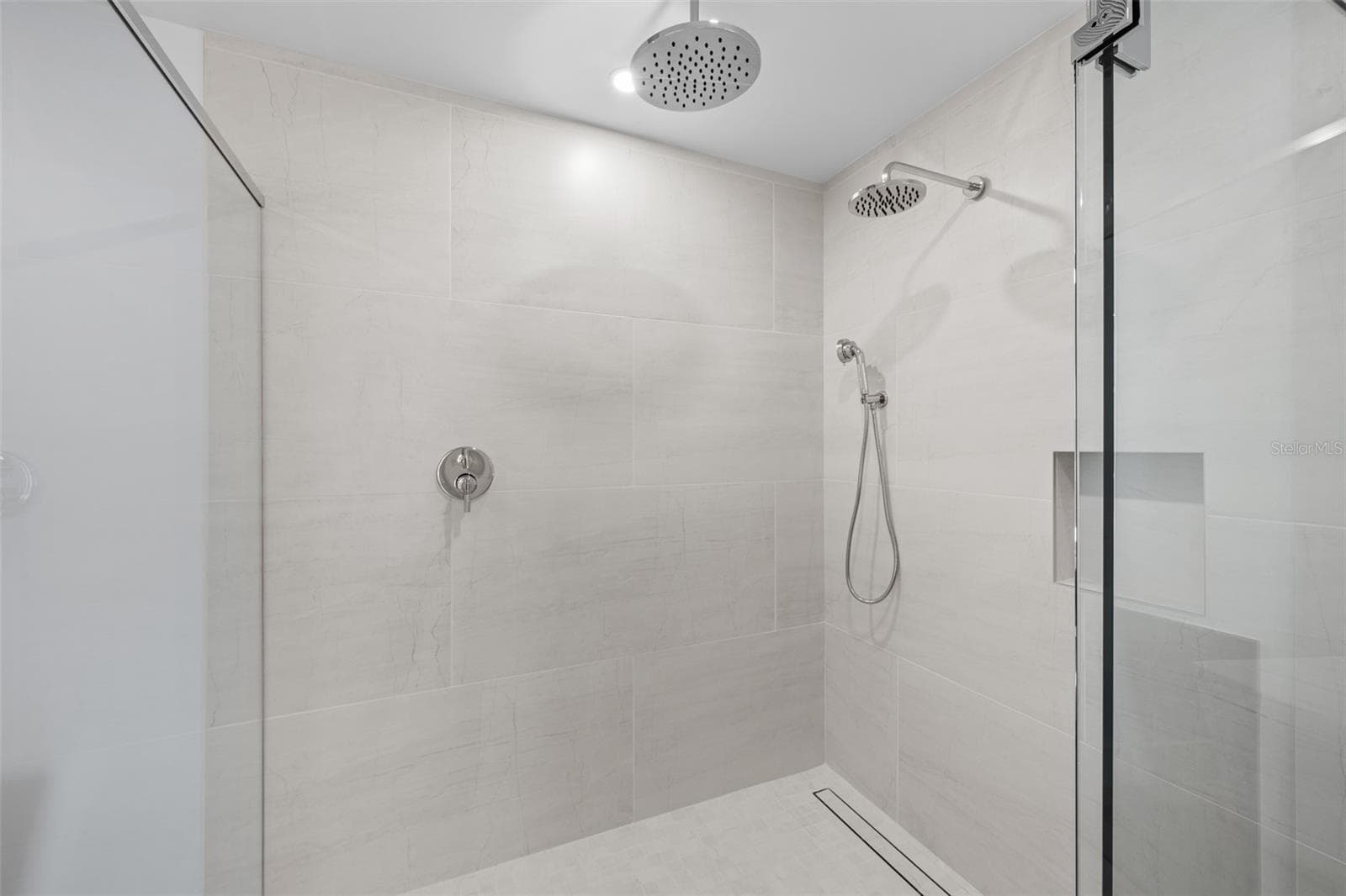 Primary shower - 5713 BOWEN DANIEL DR. #1506, TAMPA