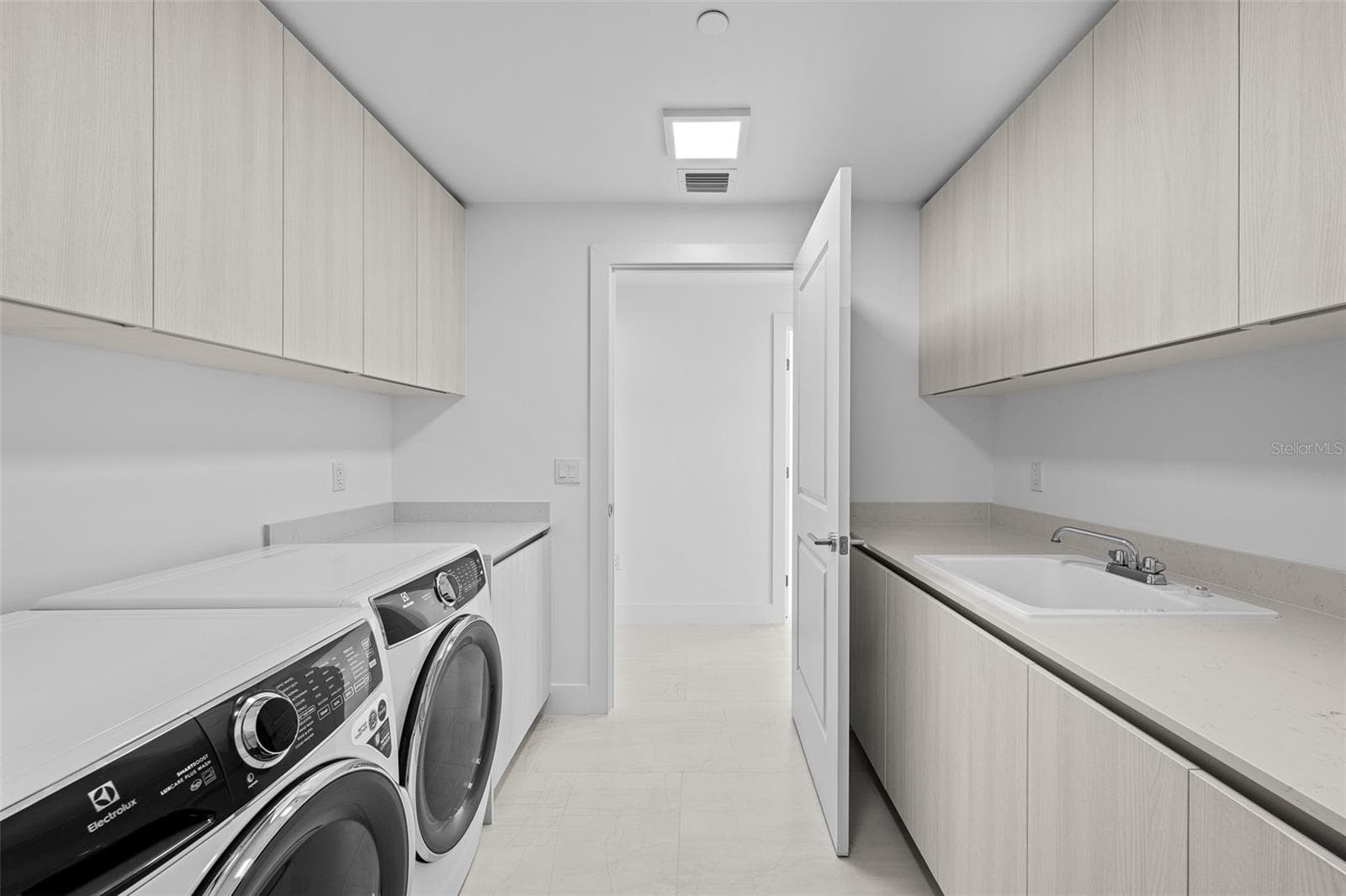 Laundry Room - 5713 BOWEN DANIEL DR. #1506, TAMPA