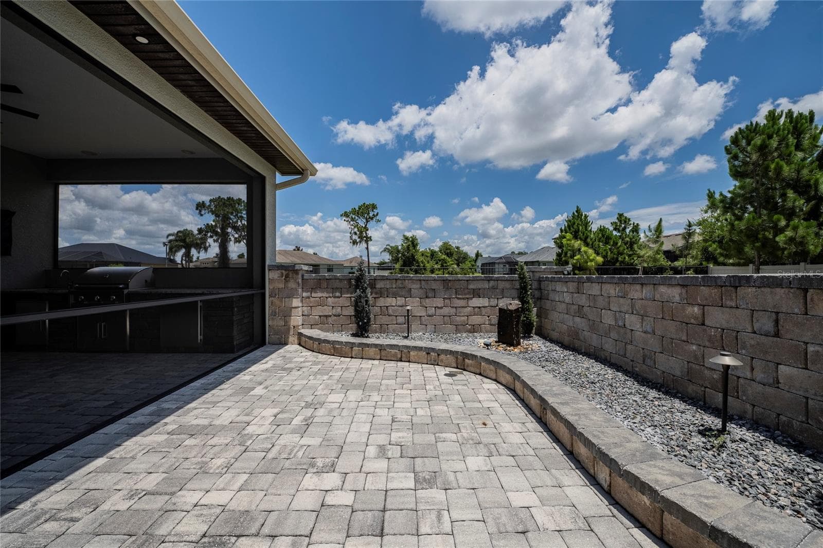 Fountain Sitting Area - 6545 EMERALD WOODS LN, LAKELAND