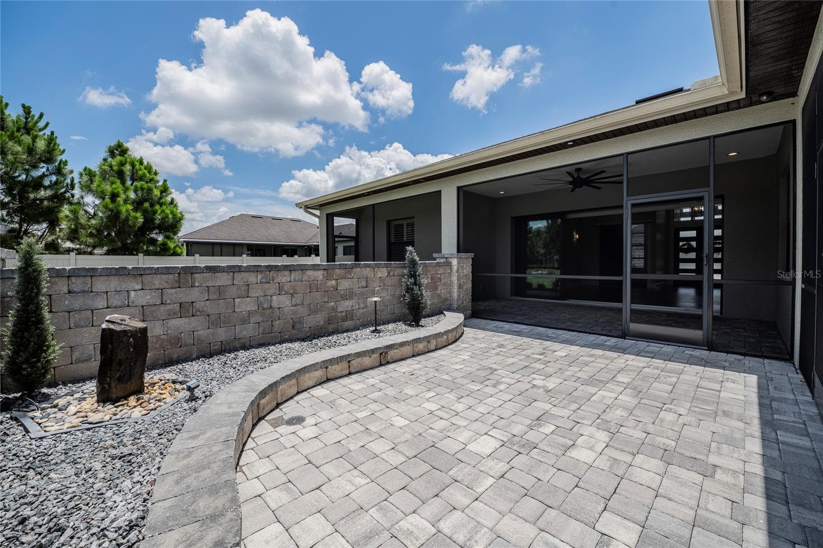 Fountain Sitting Area - 6545 EMERALD WOODS LN, LAKELAND