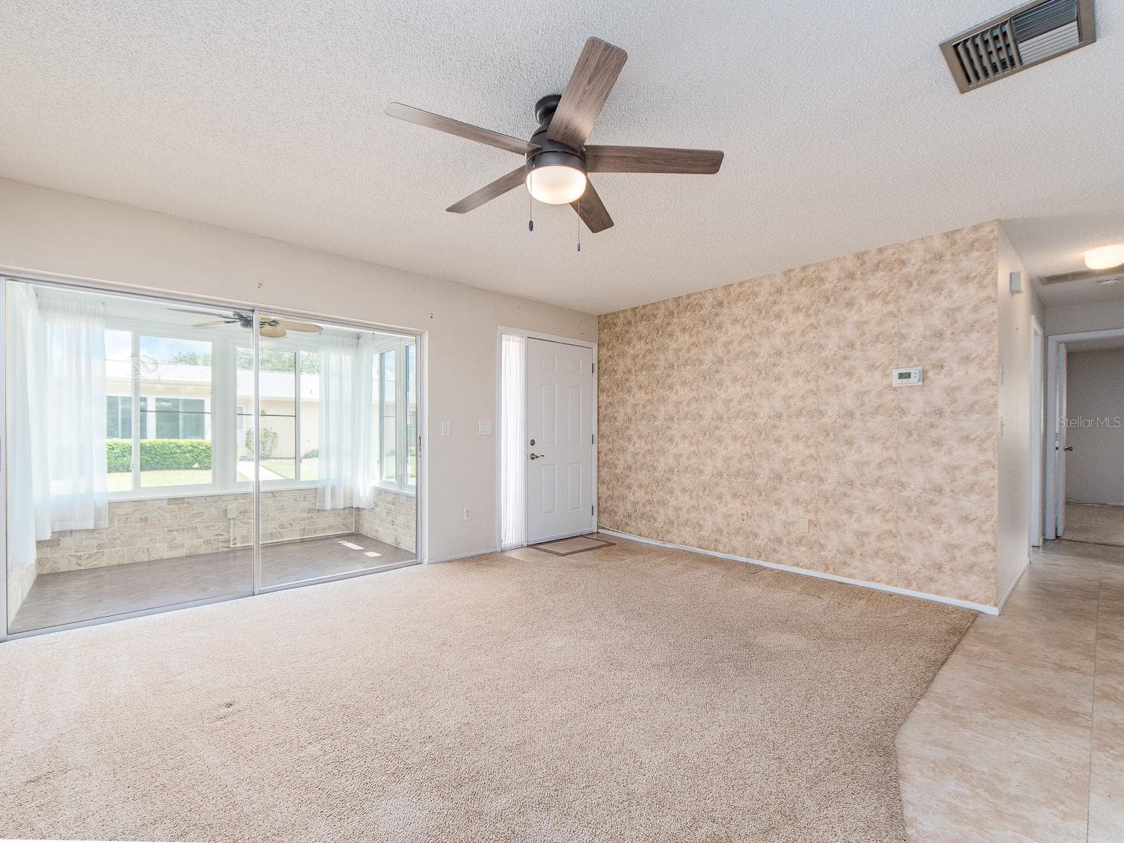 Living Room - 1009 QUEEN ANNE DR #B, PALM HARBOR