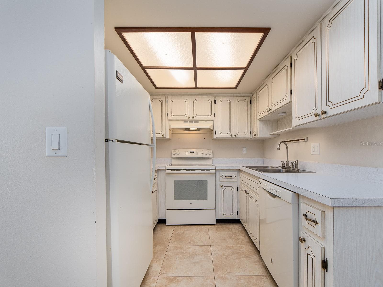 Kitchen - 1009 QUEEN ANNE DR #B, PALM HARBOR