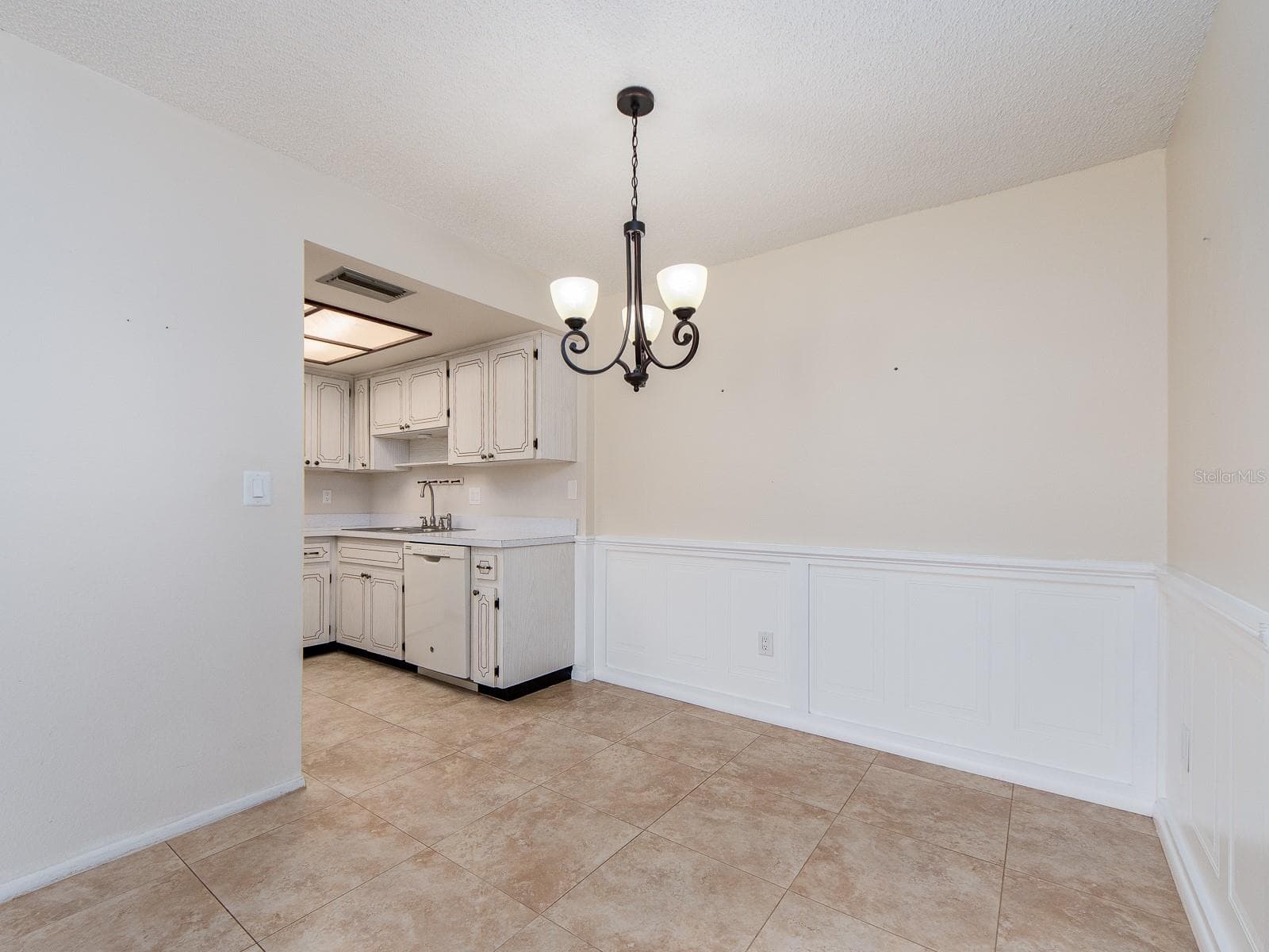 Dining - 1009 QUEEN ANNE DR #B, PALM HARBOR