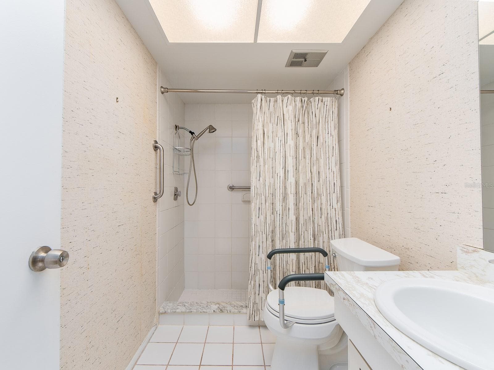 Primary Bath - 1009 QUEEN ANNE DR #B, PALM HARBOR