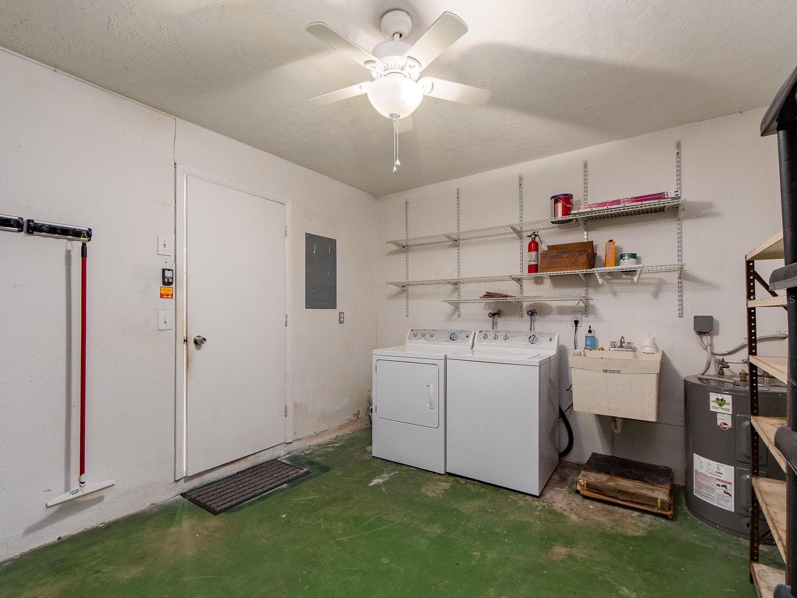 Garage - 1009 QUEEN ANNE DR #B, PALM HARBOR