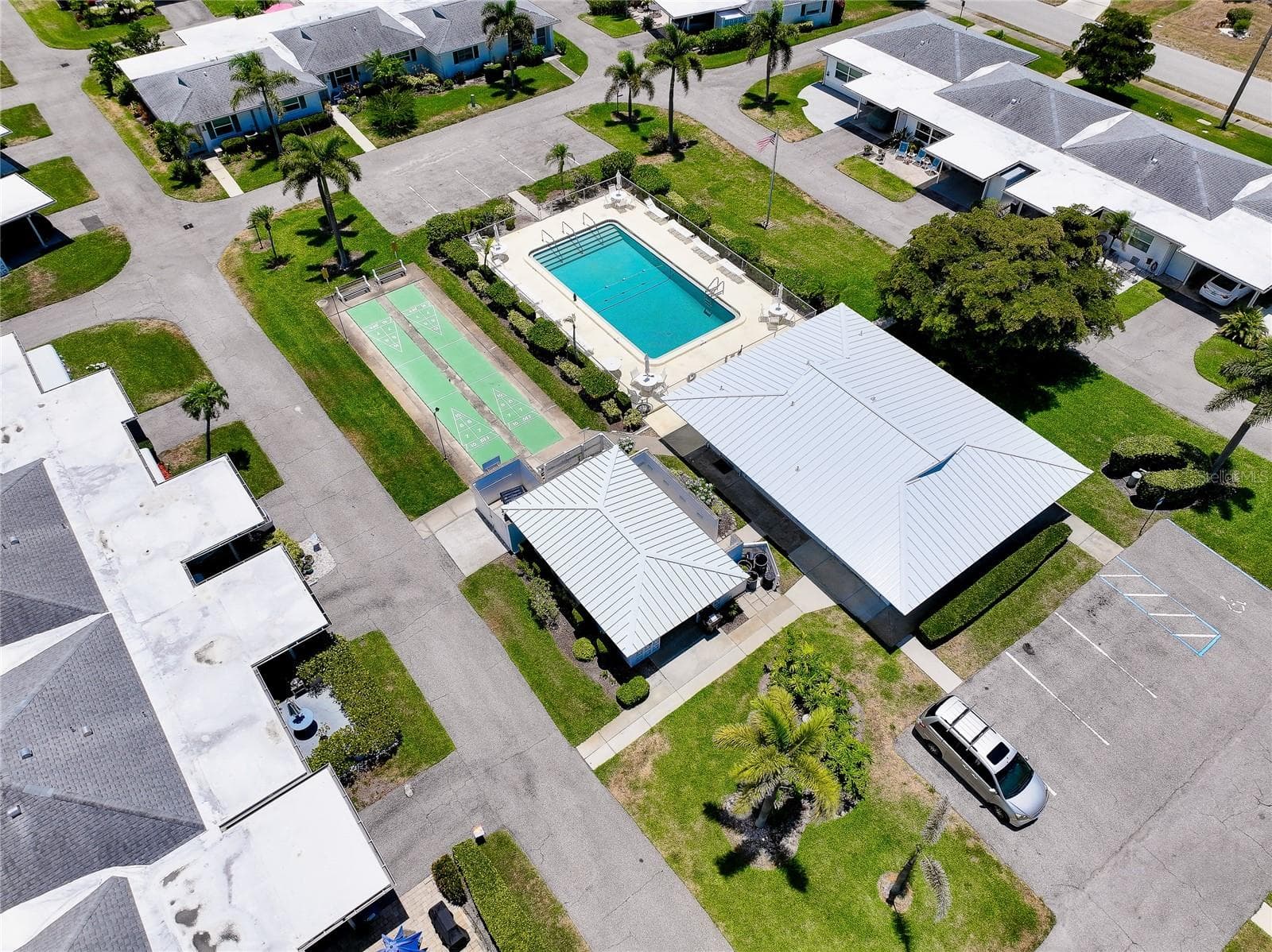 Aerial view - pool & clubhouse. - 112 THE CORSO #112, VENICE