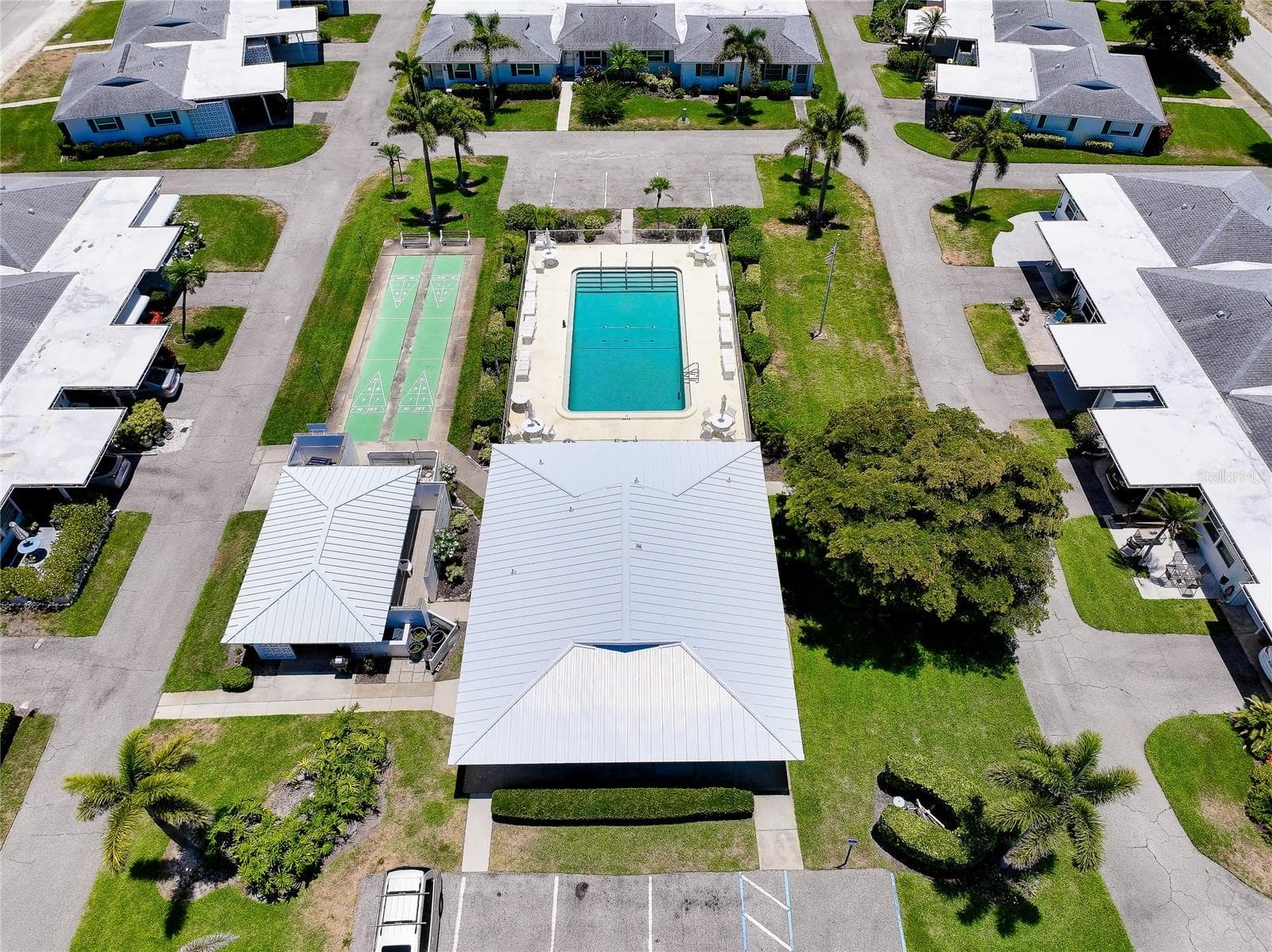 Aerial view - pool & clubhouse. - 112 THE CORSO #112, VENICE