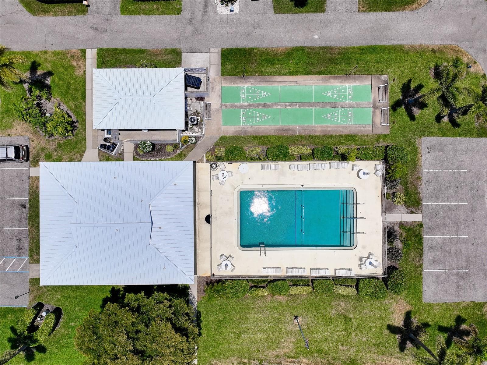 Aerial view - pool & clubhouse. - 112 THE CORSO #112, VENICE