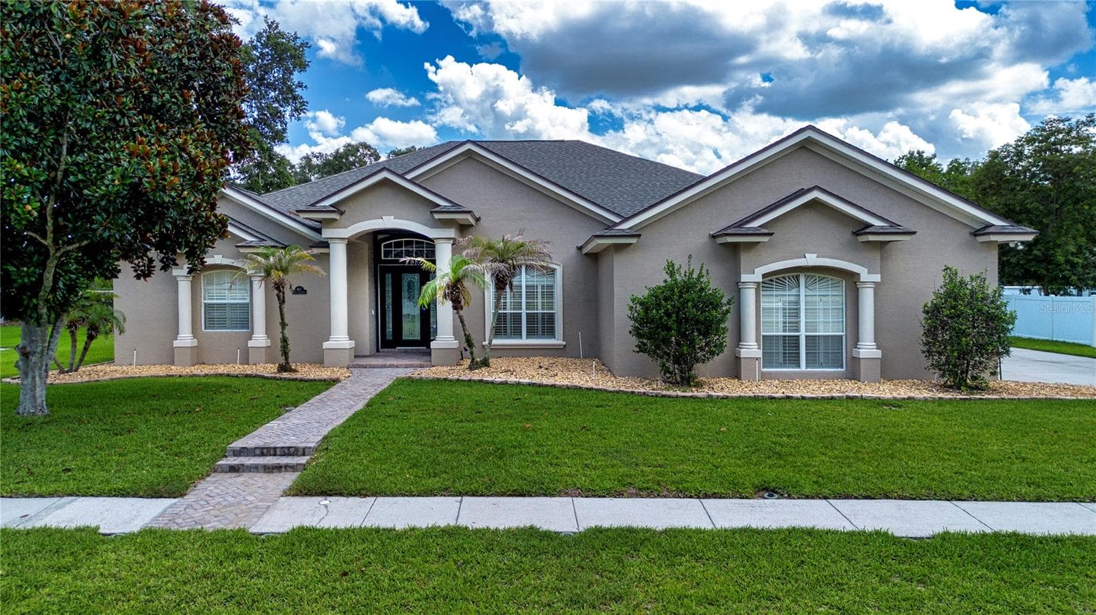 905 SQUARE LAKE DR