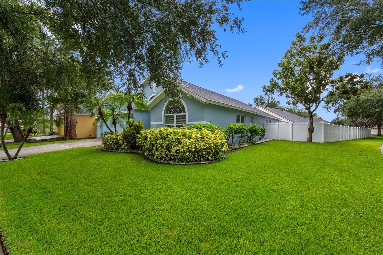 Single Family Residence at 3306 PIN OAK LN, TAMPA, photo 2 of 54