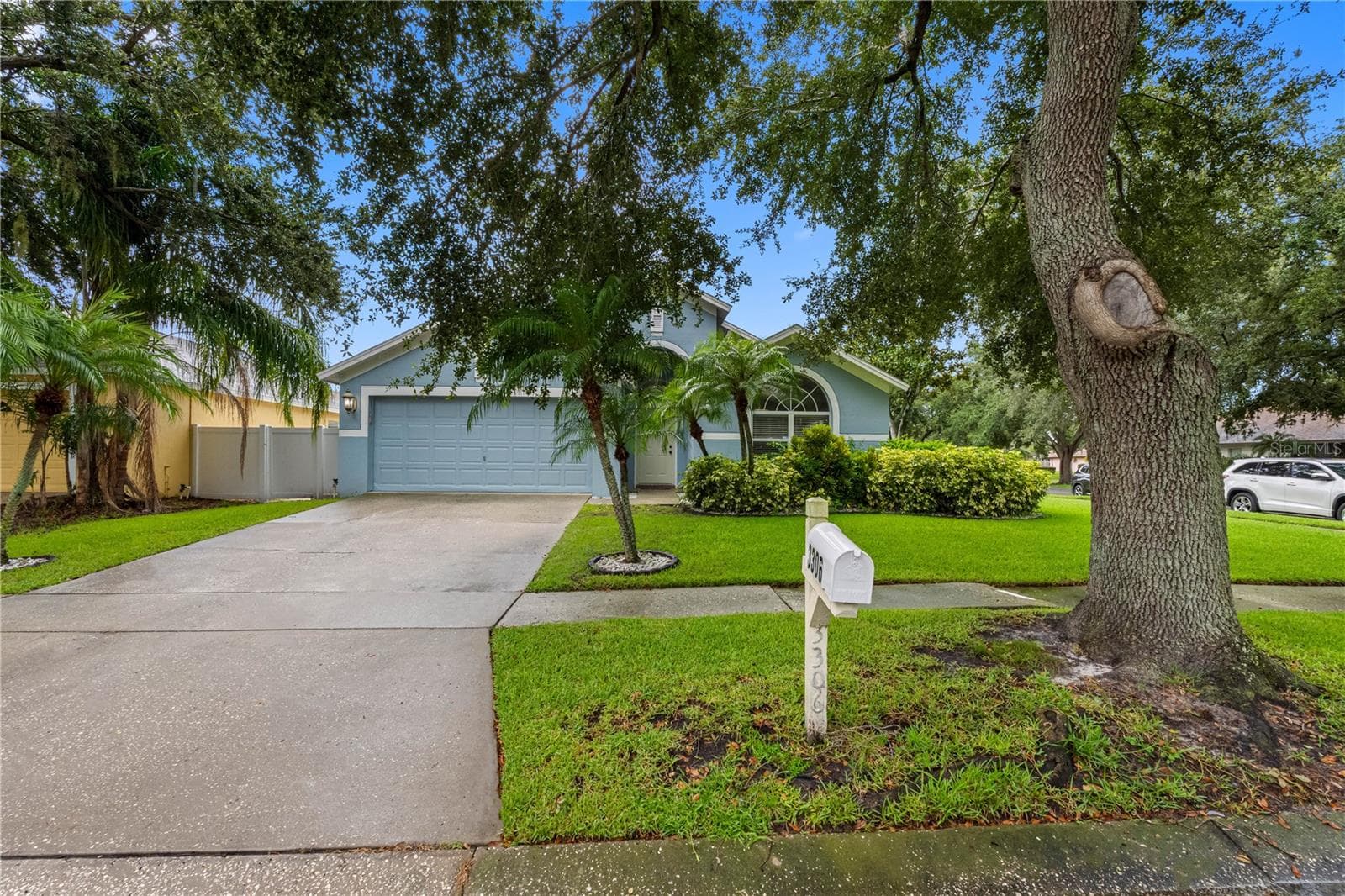 Single Family Residence at 3306 PIN OAK LN, TAMPA, photo 3 of 54