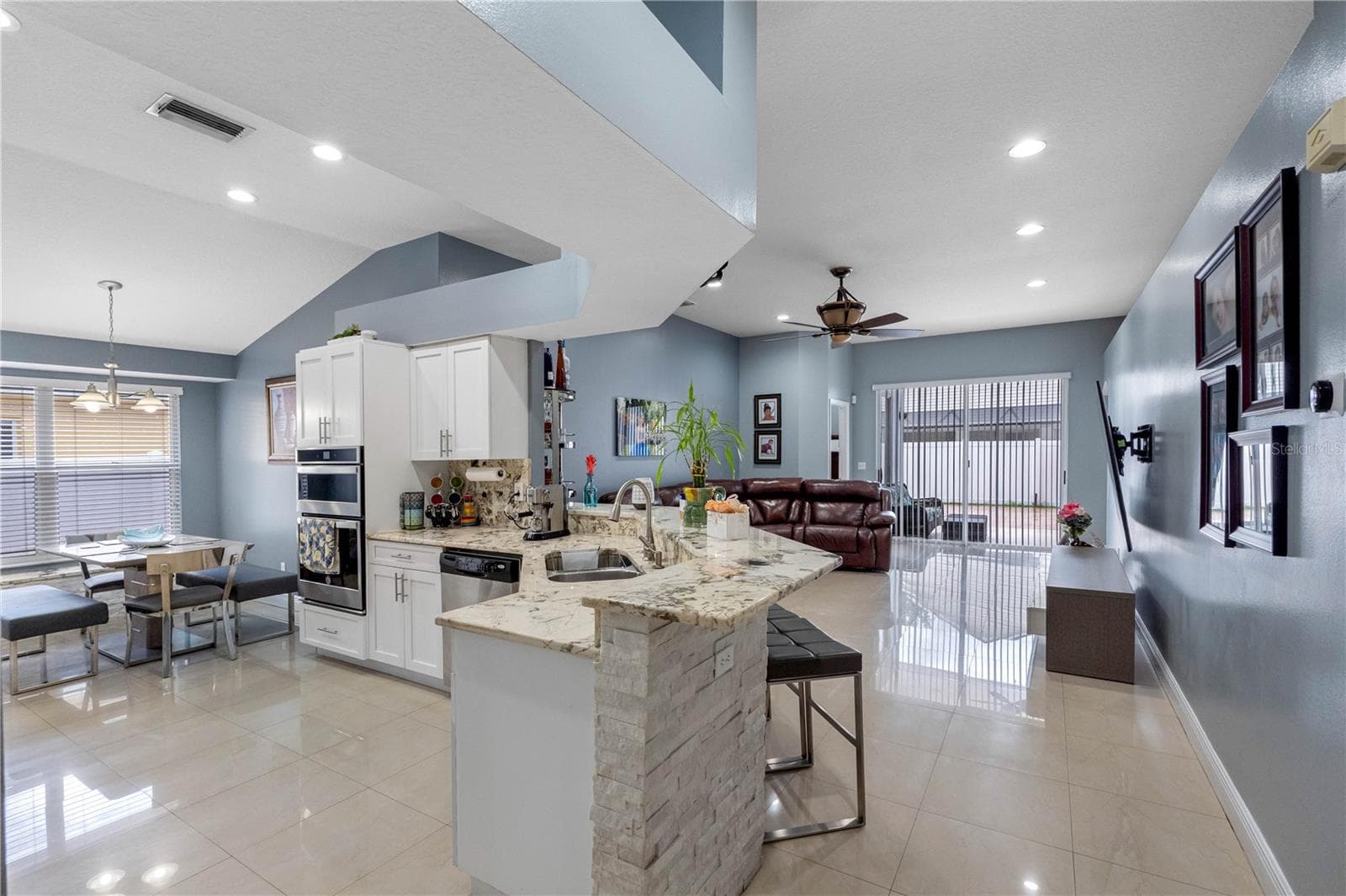 Single Family Residence at 3306 PIN OAK LN, TAMPA, photo 40 of 54