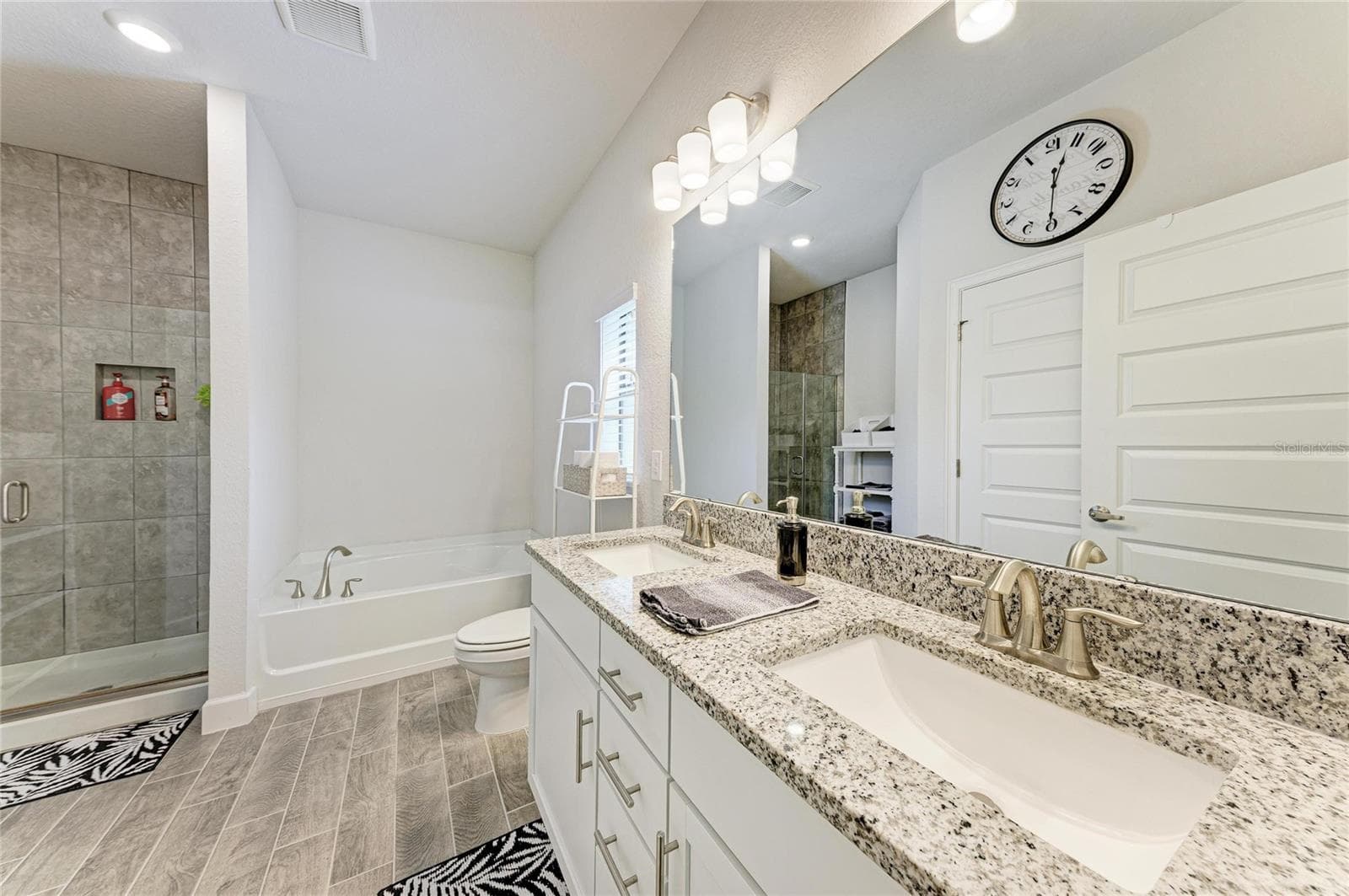 Master Bathroom on First Floor - 9507 43RD CT E, PARRISH