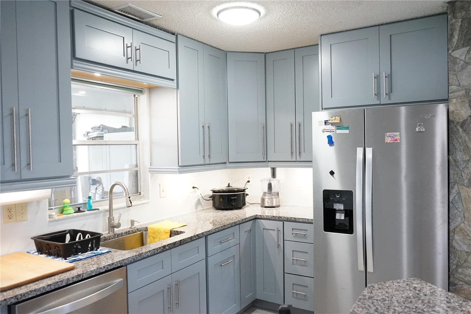 tall cabinets - 424 LAKE POINT CT #5A, SUN CITY CENTER