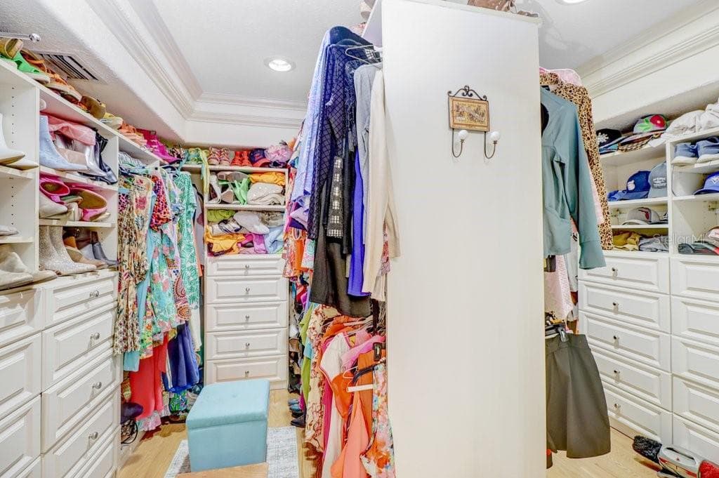 A dream closet to behold! Plenty of storage space for his and hers. - 1976 DUNLOE CIR, DUNEDIN