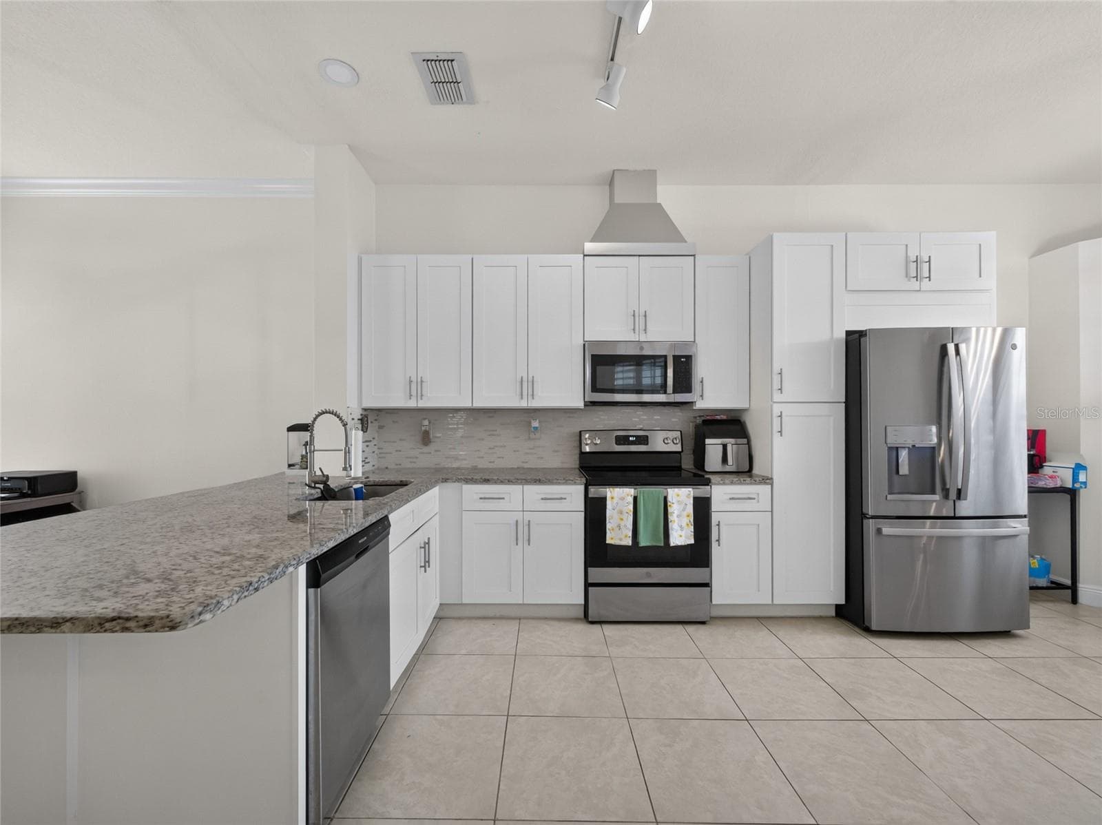 Single Family Residence at 14435 WINDCHIME LN, ORLANDO, photo 5 of 48
