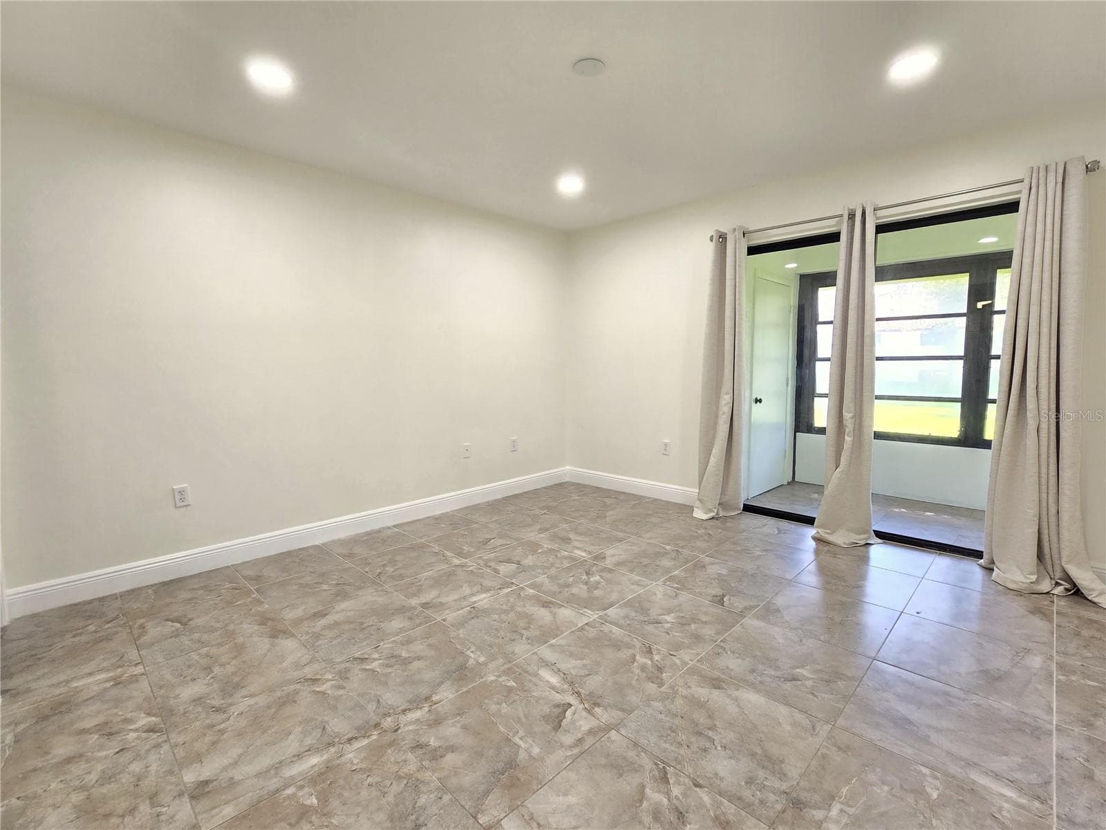 Condominium at 2009 HAMMOCK PINE BLVD #2009, CLEARWATER, photo 13 of 48