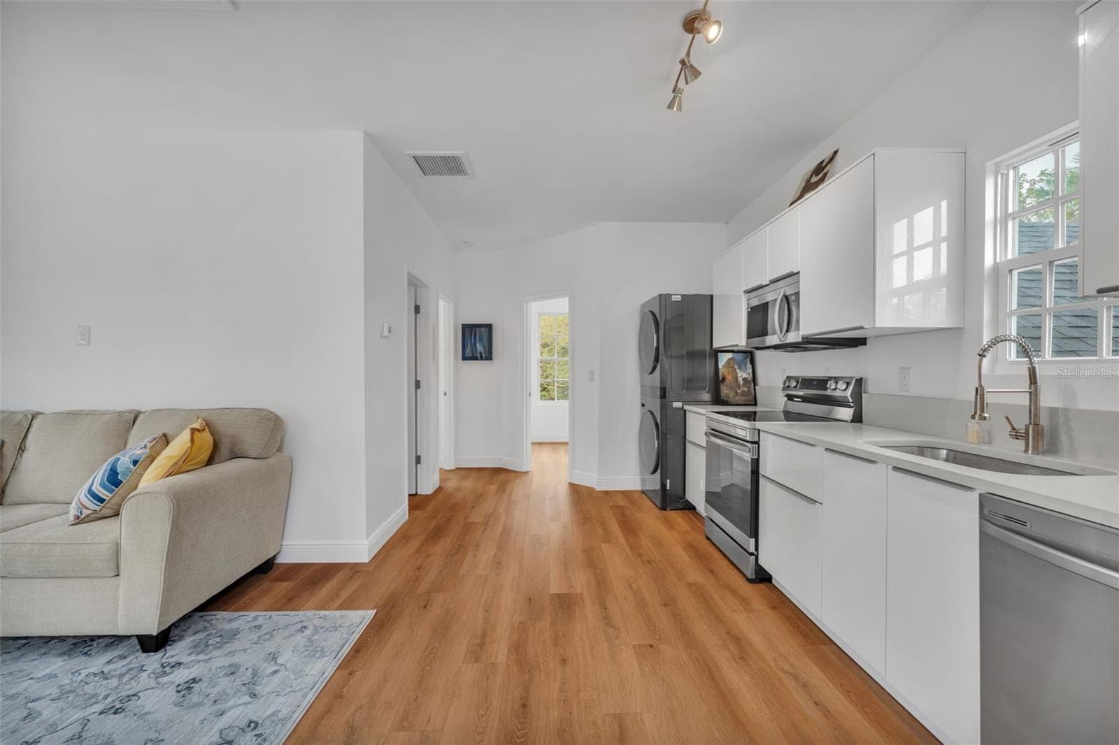 Garage Apartment Kitchen - 807 OAK SHADOWS RD, CELEBRATION