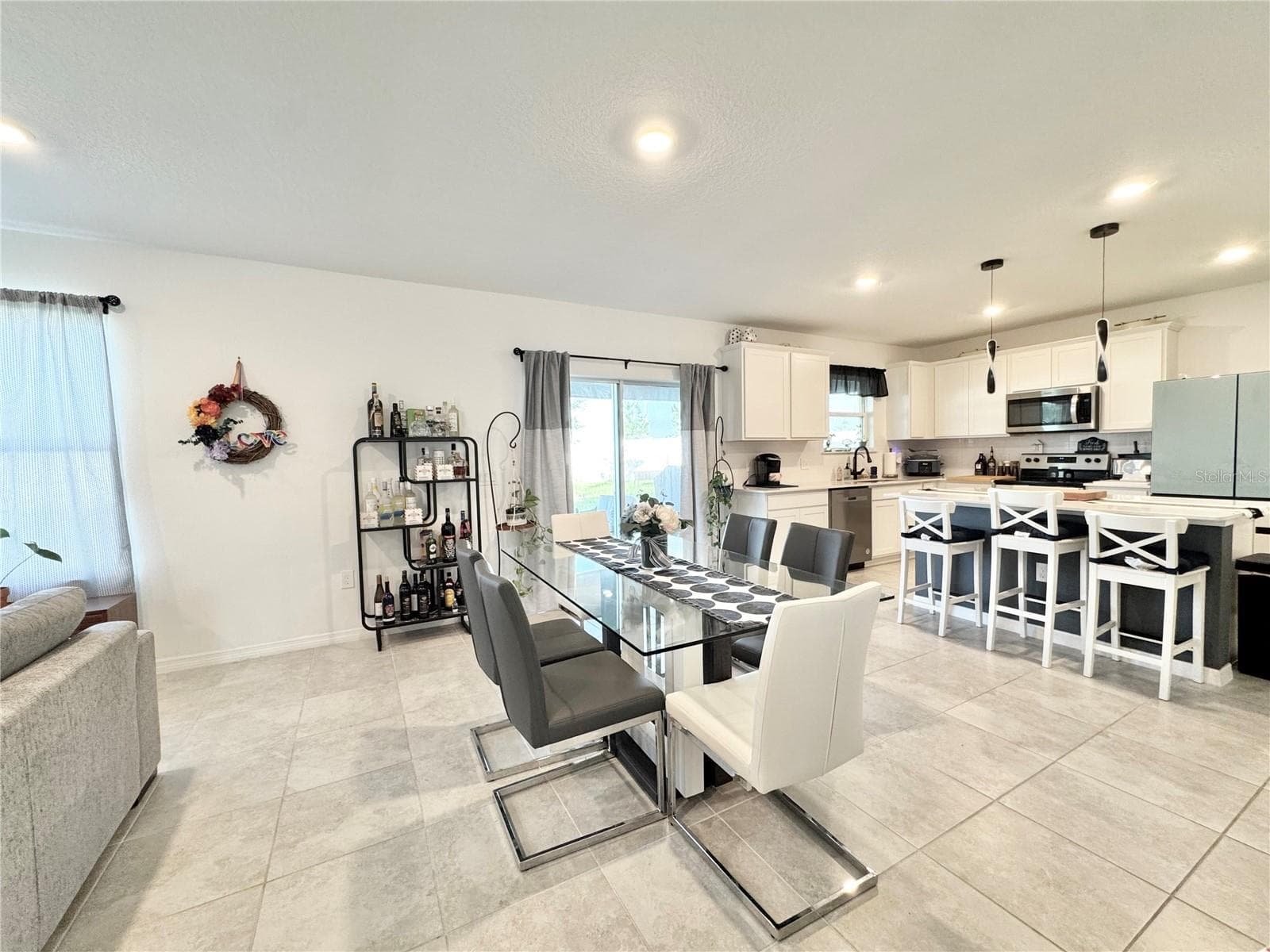 Dinning - 557 PINE TREE BLVD, LAKE ALFRED