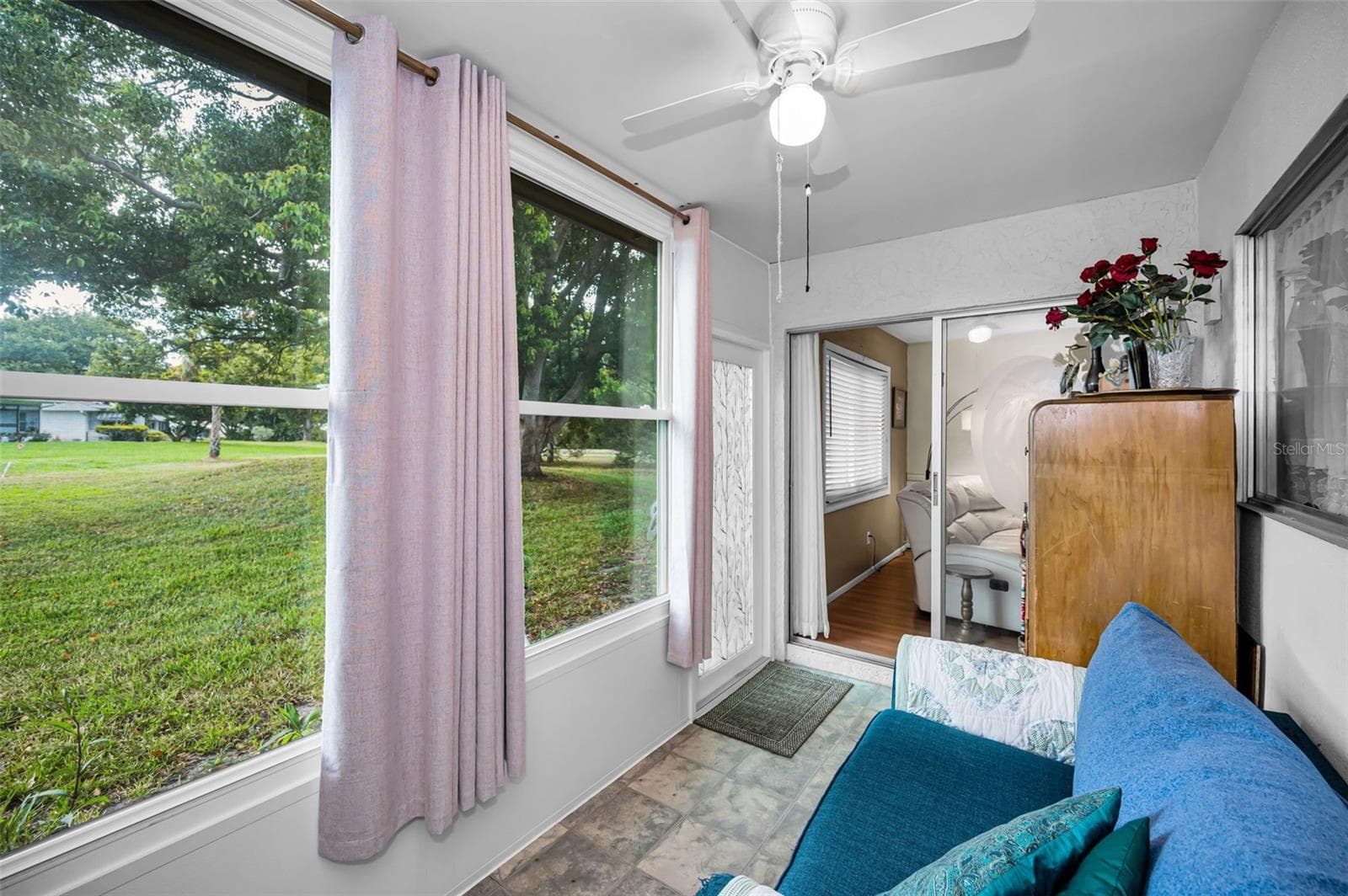 Private Lanai overlooking greenspace - 3097 MISSION GROVE DR, PALM HARBOR