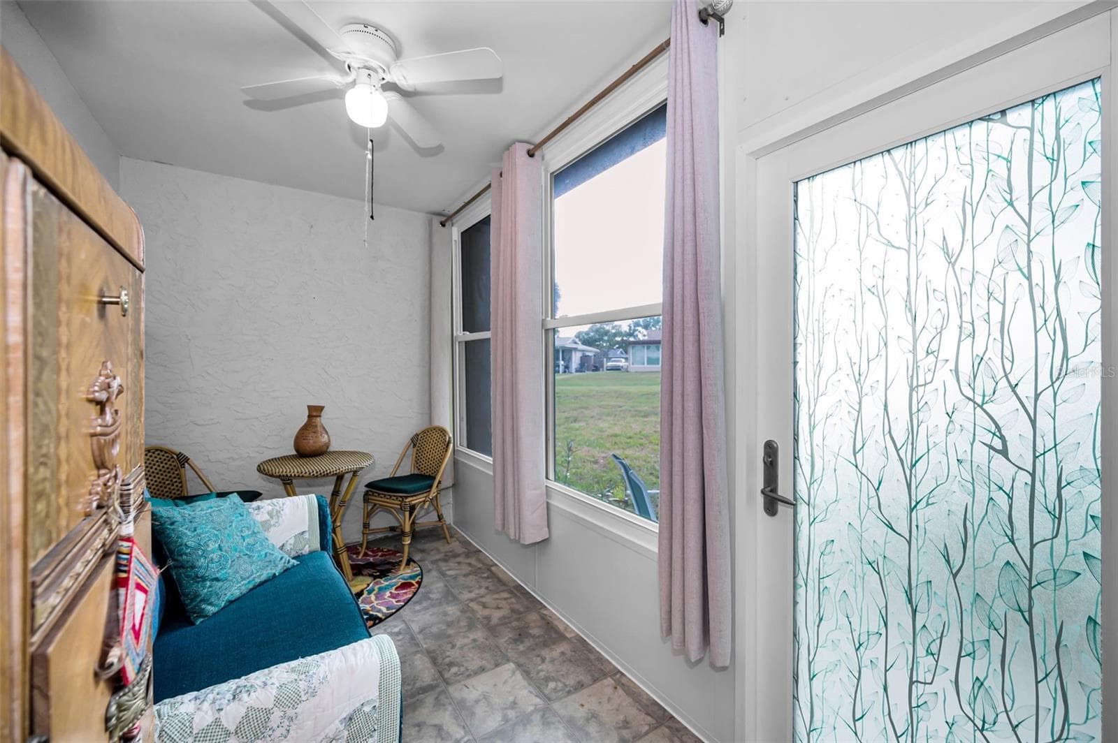 Private Lanai overlooking greenspace - 3097 MISSION GROVE DR, PALM HARBOR