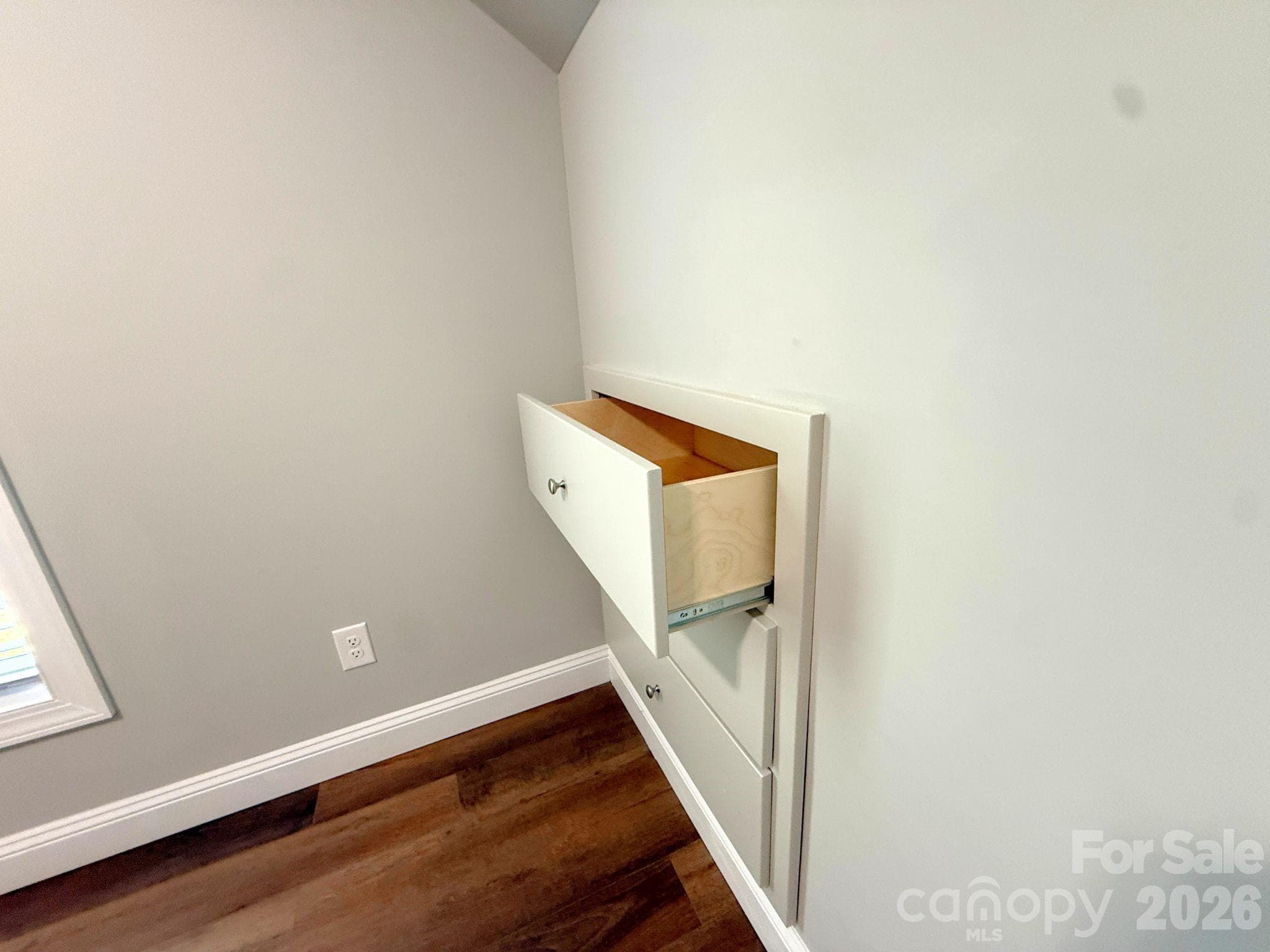 Built-In Storage – Convenient built-in drawer storage maximizes functionality while making efficient use of the upper-level space. - Chester